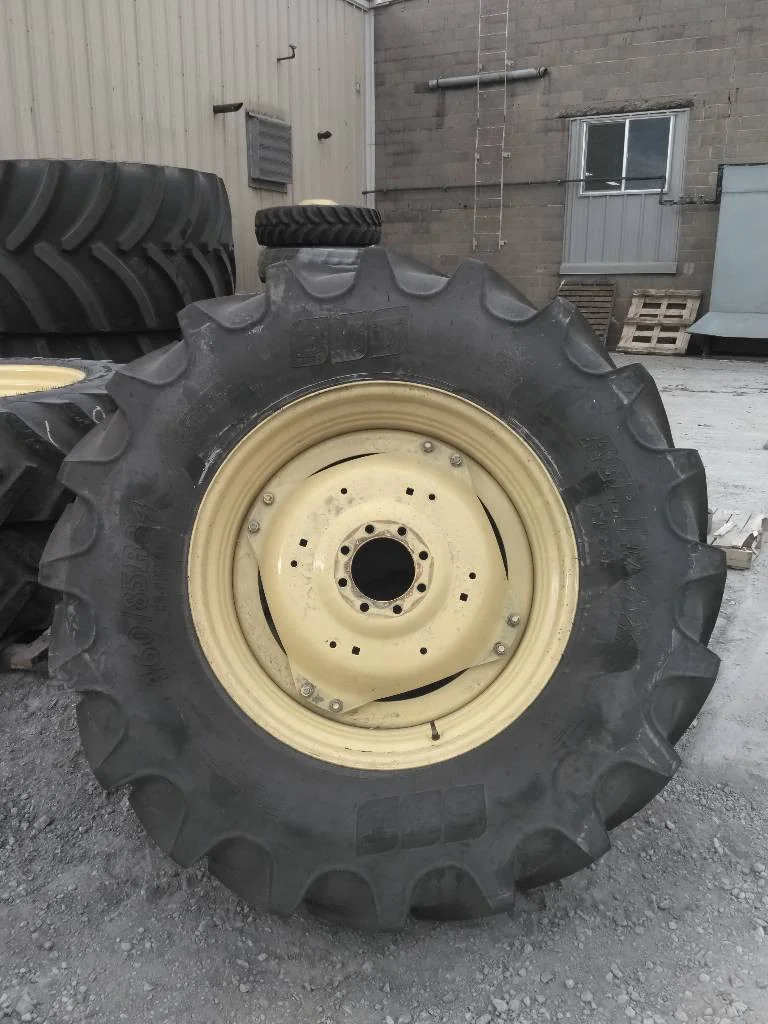 Used 460/85R34 147A8 BKT Agrimax RT 855 TL R-1W 85-90% On 15 x 34 8-8-6 4/2 Rail/Disc