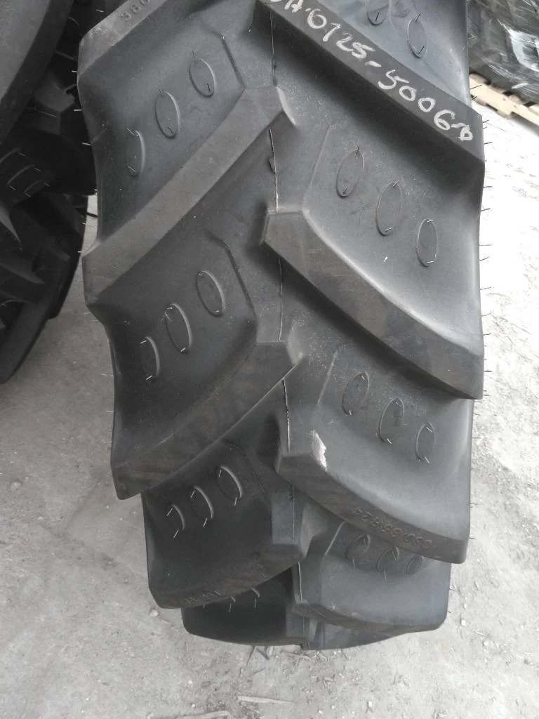 Used 380/85R24 131A8 BKT Agirmax TL R-1W 85-90% On 12 x 24 8-10.82-8.78 4/2 Rail/Disc image 3