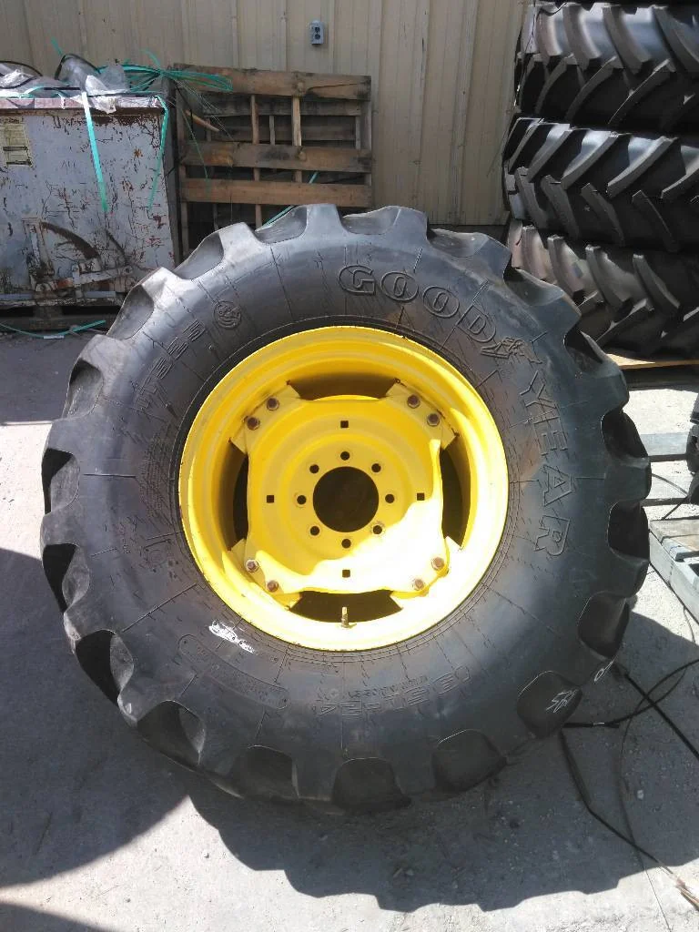Used 19.5L-24 146A8 Goodyear IT525 TL R-4 75-80% On 15 x 24 8-8-6 GKN 4/2 Clamp/Disc