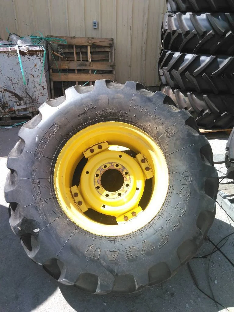 Used 19.5L-24 146A8 Goodyear IT525 TL R-4 75-80% On 15 x 24 8-8-6 GKN 4/2 Clamp/Disc image 3