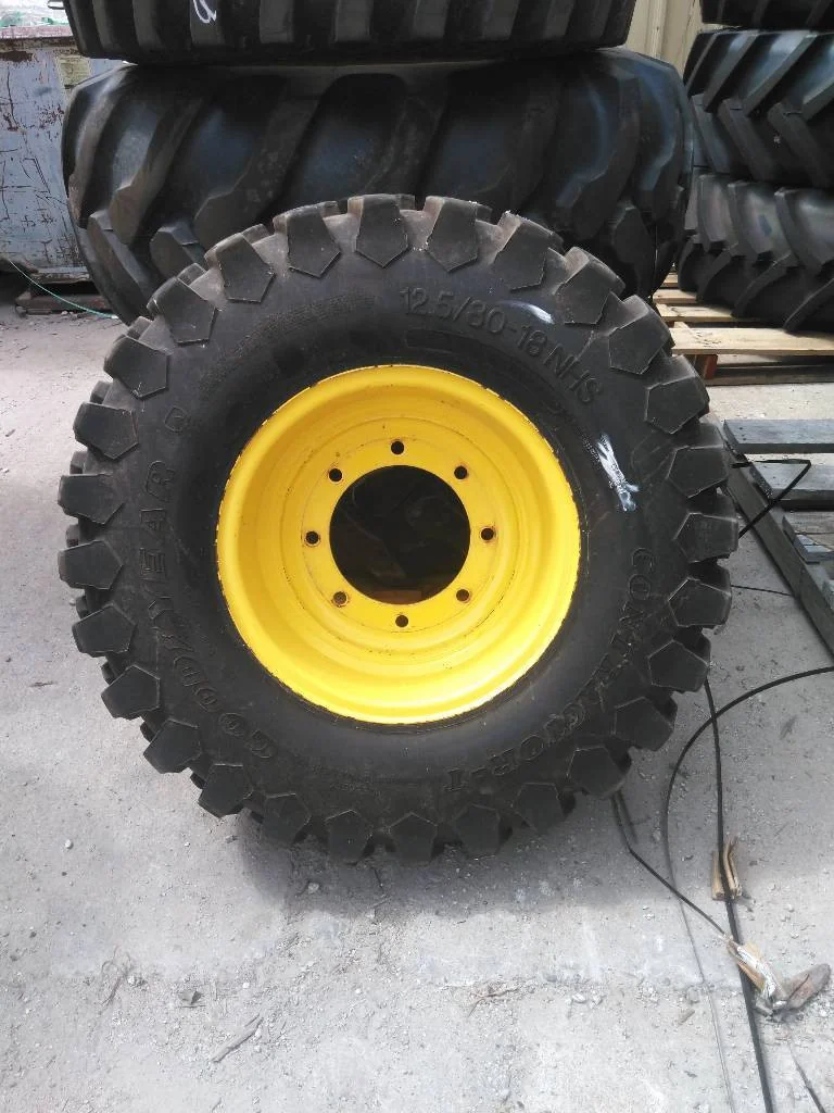 Used 12.5/80-18 6Ply Goodyear Contractor-T TL R-4 70-75% On 9 x 18 8-10.82-8.78 Implement Wheel