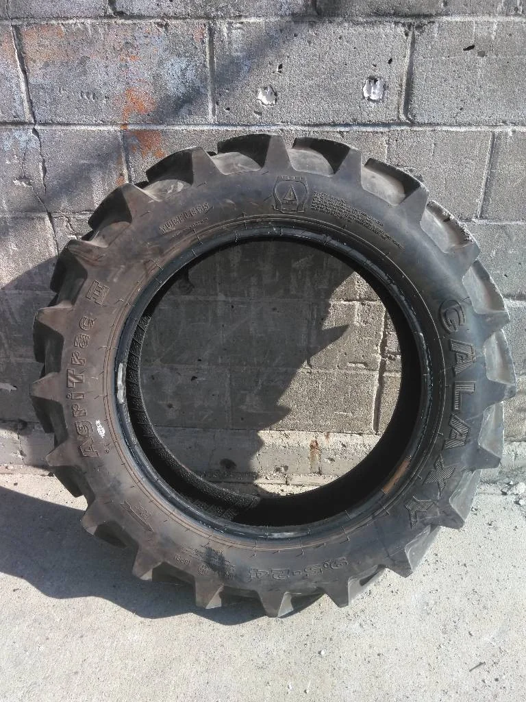 Used 9.5-24 105A6 Galaxy AgriTrac ll TL R-1 85-90% (DOT 0720)