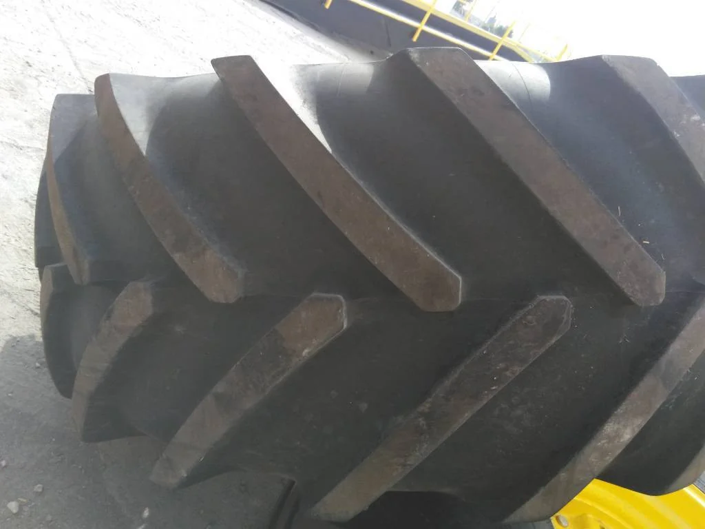Used 600/70R30 152D Michelin MachBib TL R-1W 80-85% On 20 x 30 10-13.19-11.07 Waffle 3 Bolt/Disc image 2