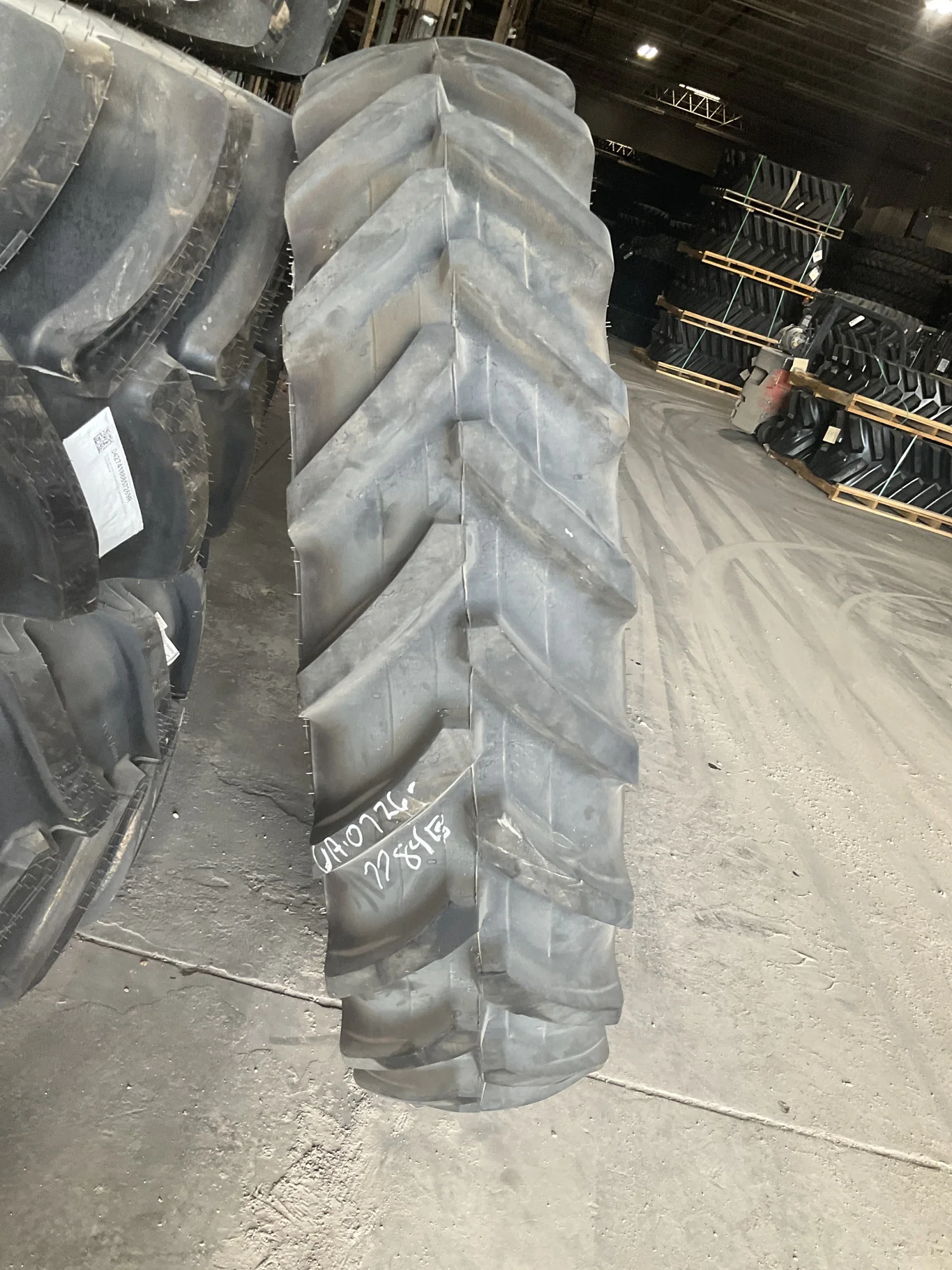 Used 420/80R46 159D Alliance Agristar II TL R-1W 90-95% On  13 x 46 12-32.047-30.078 3.75"BS Yellow image 2