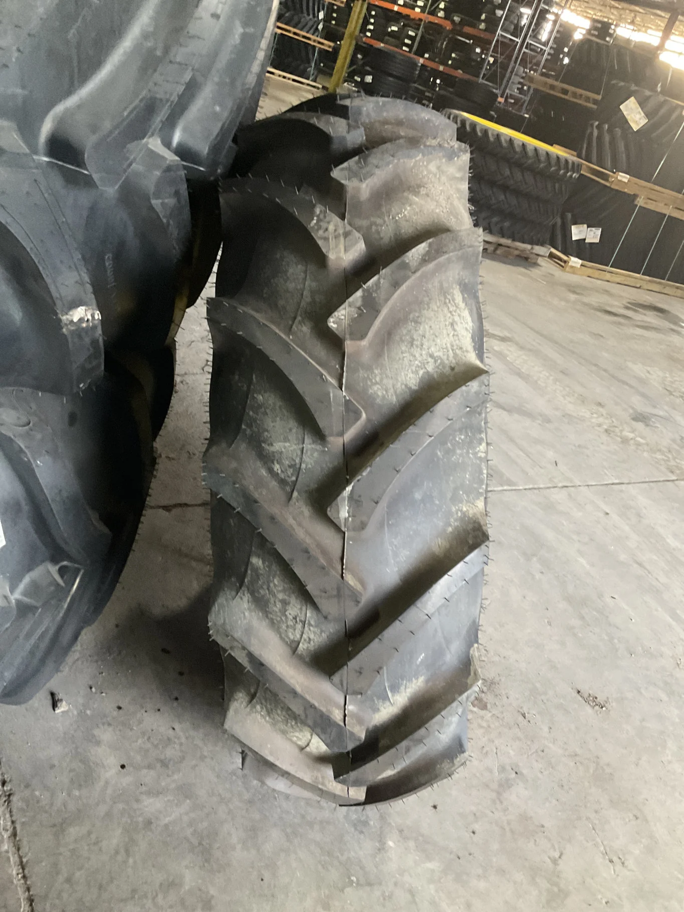 Take-Off 16.9-28 125A8 Galaxy AgriTrac2 TL RR-1 95-100% On 15 x 28 8-8-6 7.75"BS Yellow 4/2 Clamp image 2