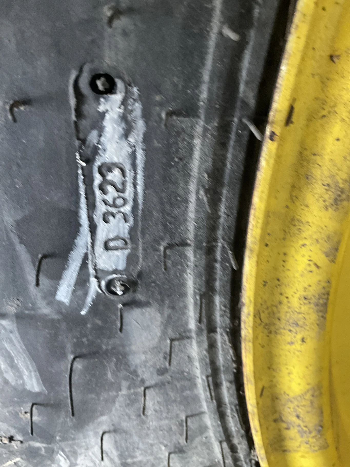 Take-Off 16.9-28 125A8 Galaxy AgriTrac2 TL RR-1 95-100% On 15 x 28 8-8-6 7.75"BS Yellow 4/2 Clamp image 3