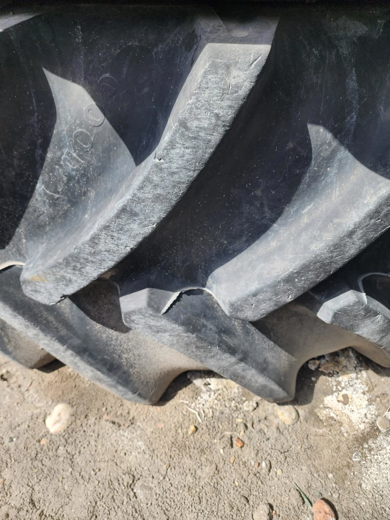 Used 710/70R38 166D Goodyear Optitrac R1W 85% on 23 x 38 CIH 10-13-11 Wheel - lug cuts image 4