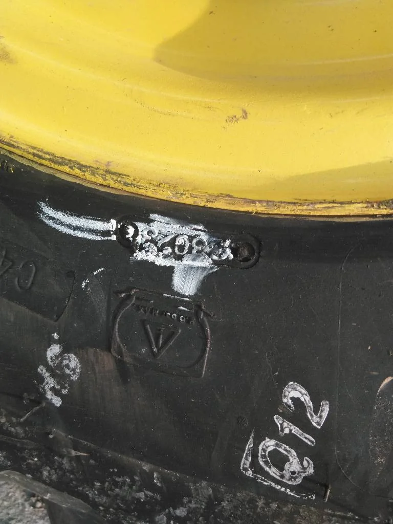 Take-Off 12.5/80-18 142A8 BKT AT621 R-4 95-100% On 8-10.82-8.78 Solid Wheel image 3