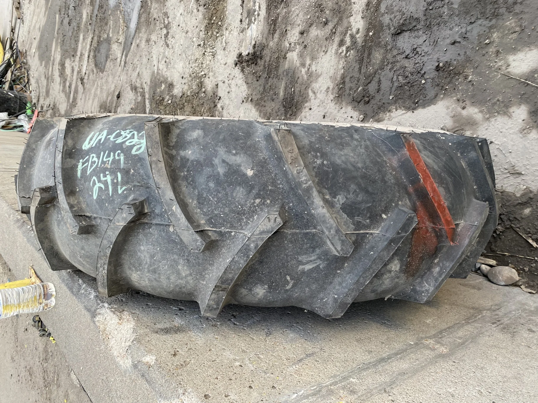 Used 14.9-24 R66 Farmboy IR007 Irrigation C(6Ply) TT 90% on 10 x 24 Galvanized 8 Bolt Wheel - Left image 3