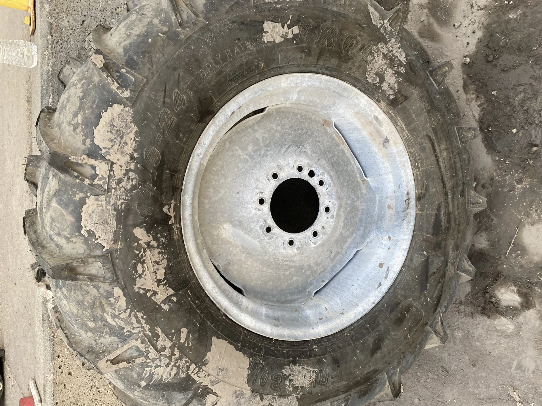 Used 14.9-24 R66 Farmboy IR007 Irrigation C(6Ply) TT 90% on 10 x 24 Galvanized 8 Bolt Wheel - Left image 4