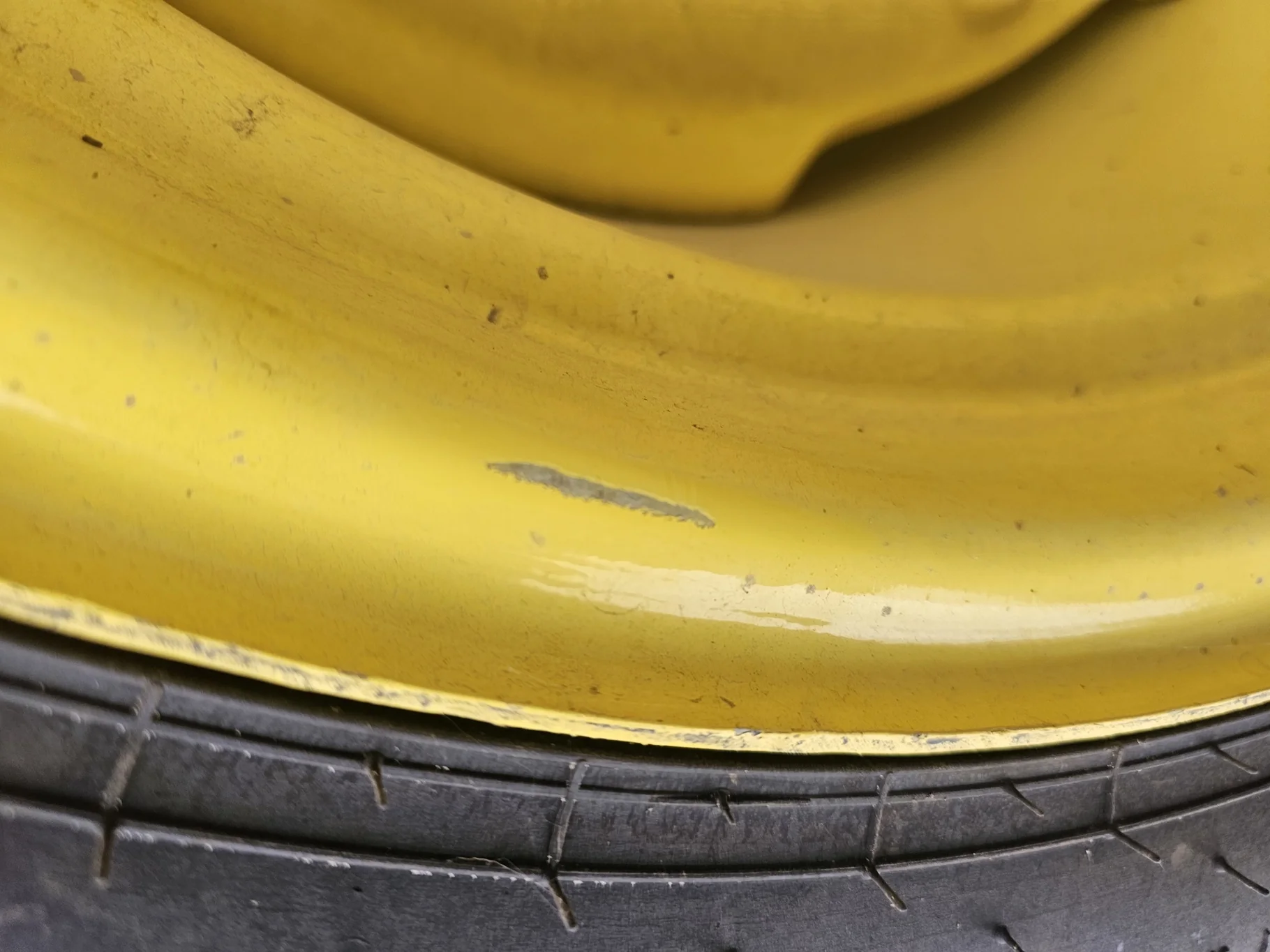 Used 260/70-16.5 (10-16.5) Galaxy XD2010 R-4 (6Ply) TL 95% on a 8.25 x 16.5 JD Yellow 6 Bolt I image 5