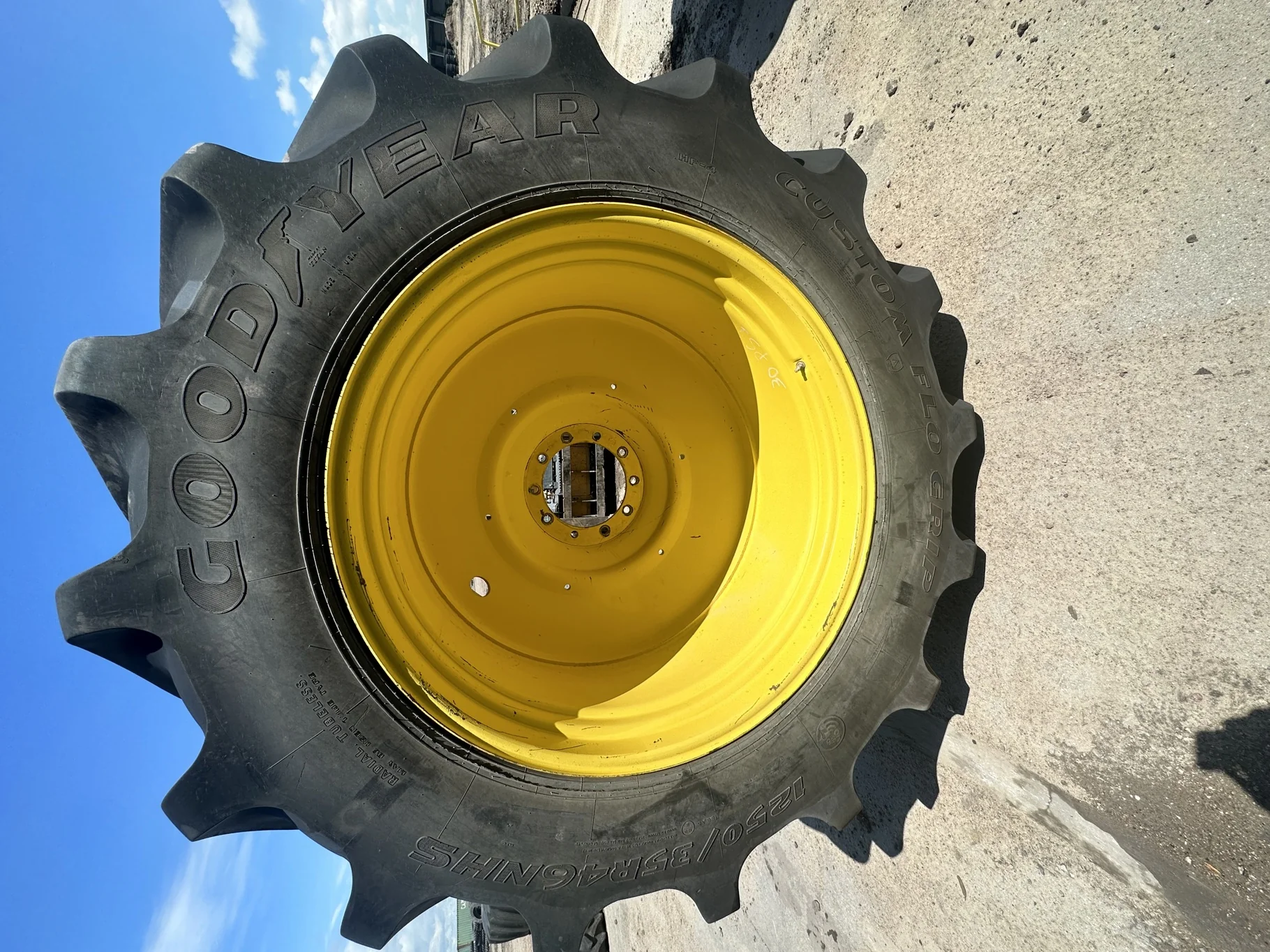 Used LSW 1250/35R46 Goodyear Custom Flo Grip R-2 (195B) TL 90% on a 38 x 46 10-13.189-11.07 JD Y image 2