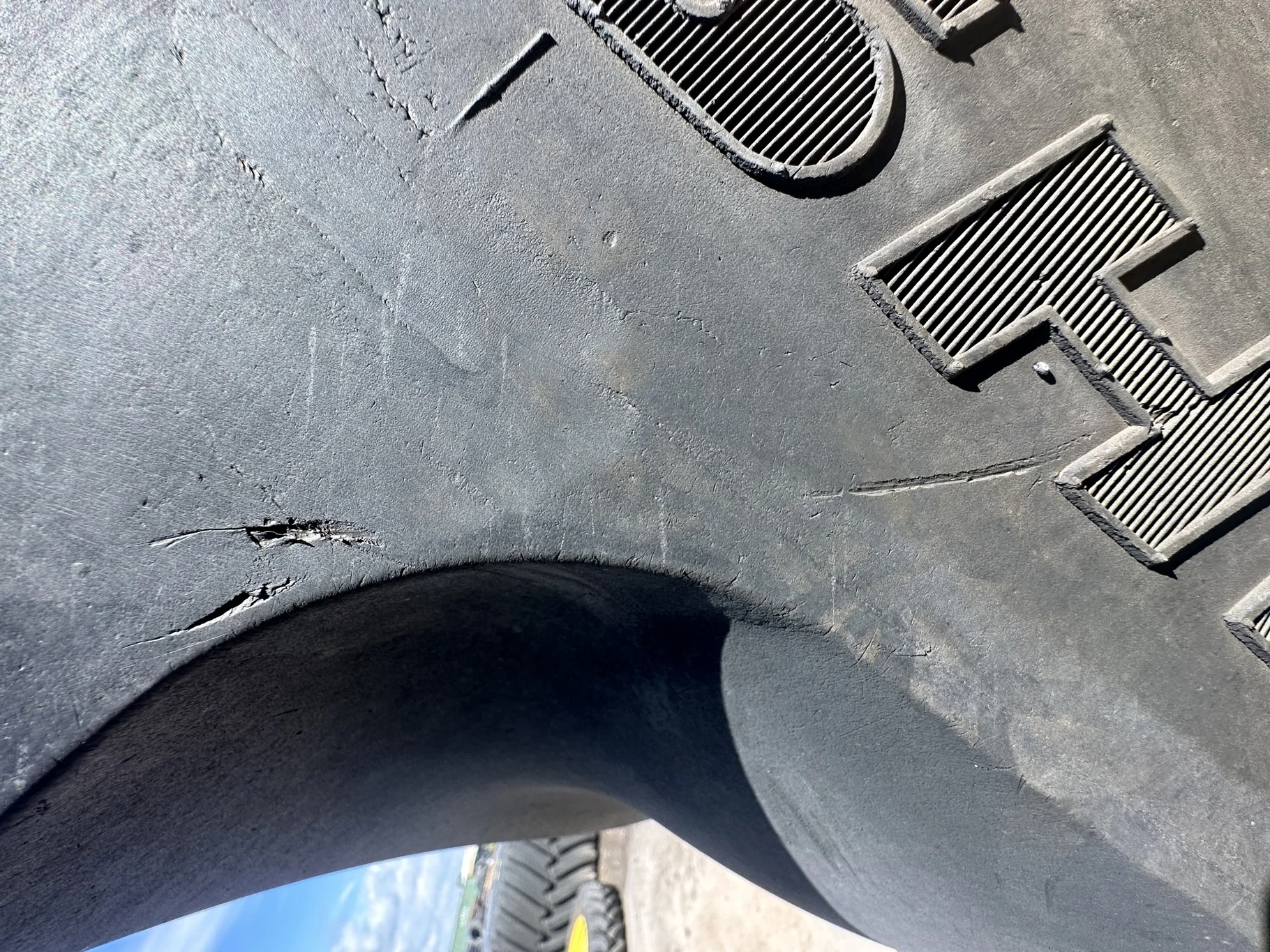 Used LSW 1250/35R46 Goodyear Custom Flo Grip R-2 (195B) TL 90% on a 38 x 46 10-13.189-11.07 JD Y image 6
