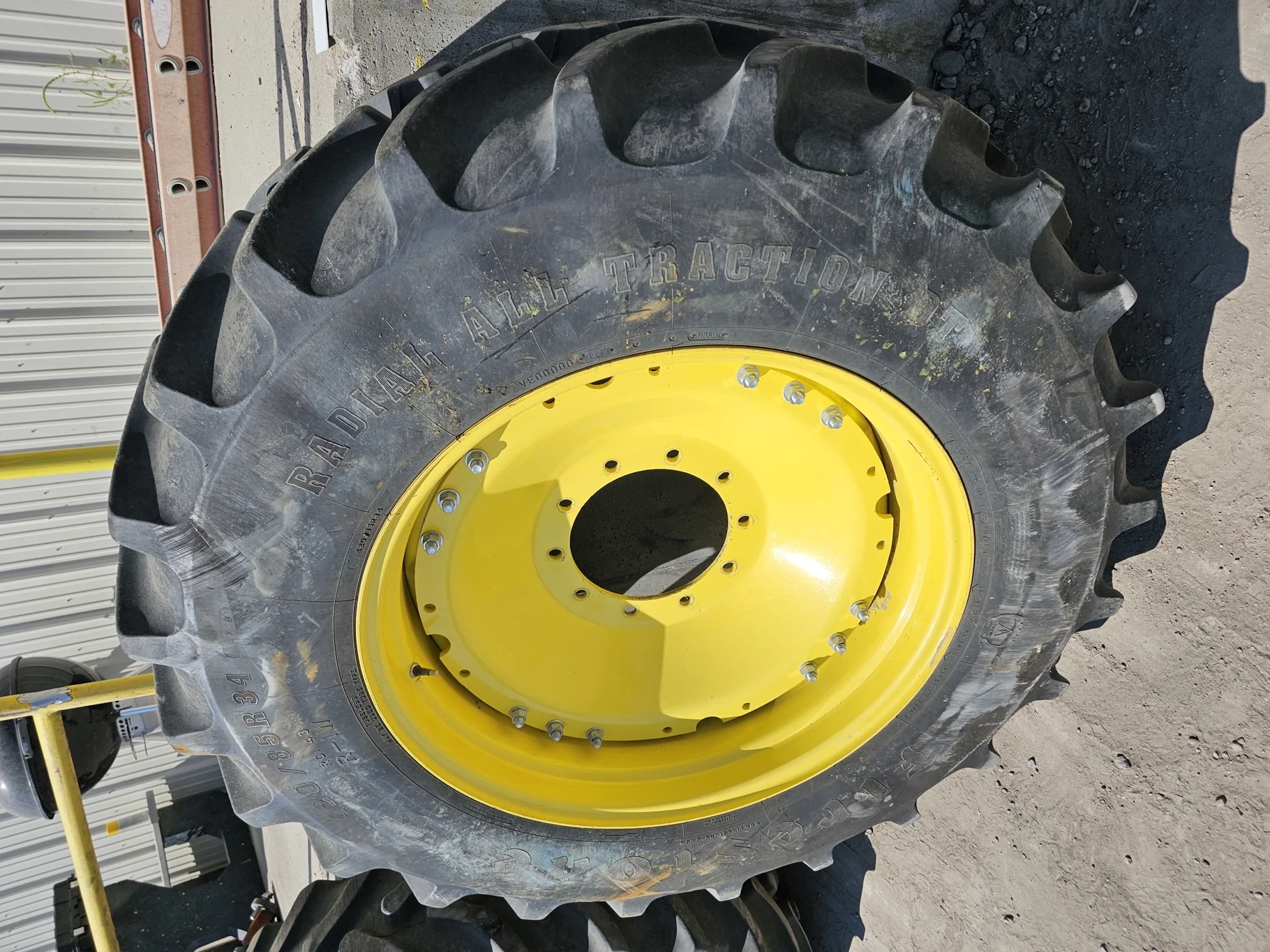 Used 420/85R34 Firestone RAT DT R-1W 147B TL 79% On 15 X 34 Waffle 10-13.189 4" Offset Yellow Wheel