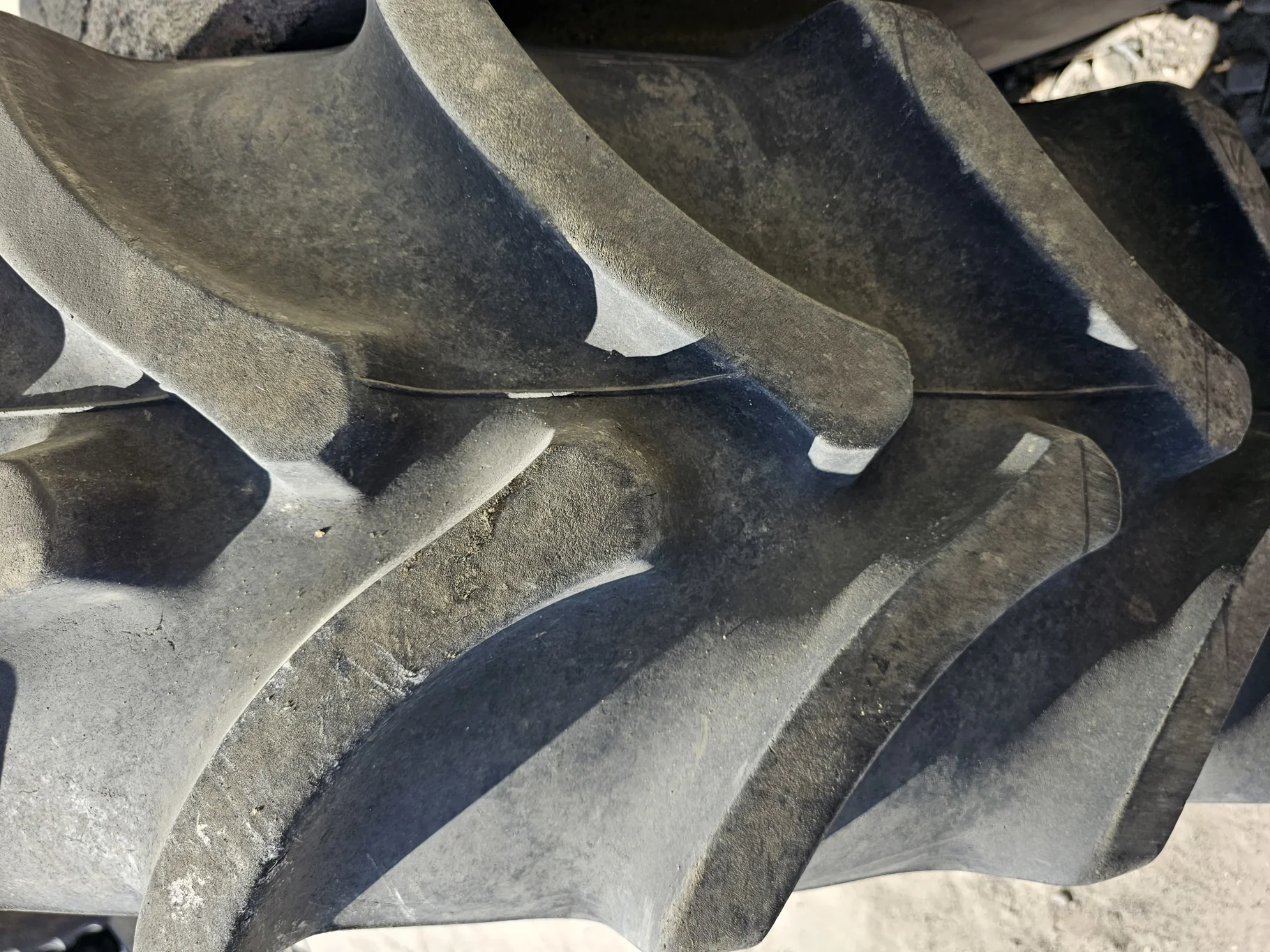 Used 420/85R34 Firestone RAT DT R-1W 147B TL 79% On 15 X 34 Waffle 10-13.189 4" Offset Yellow Wheel image 3