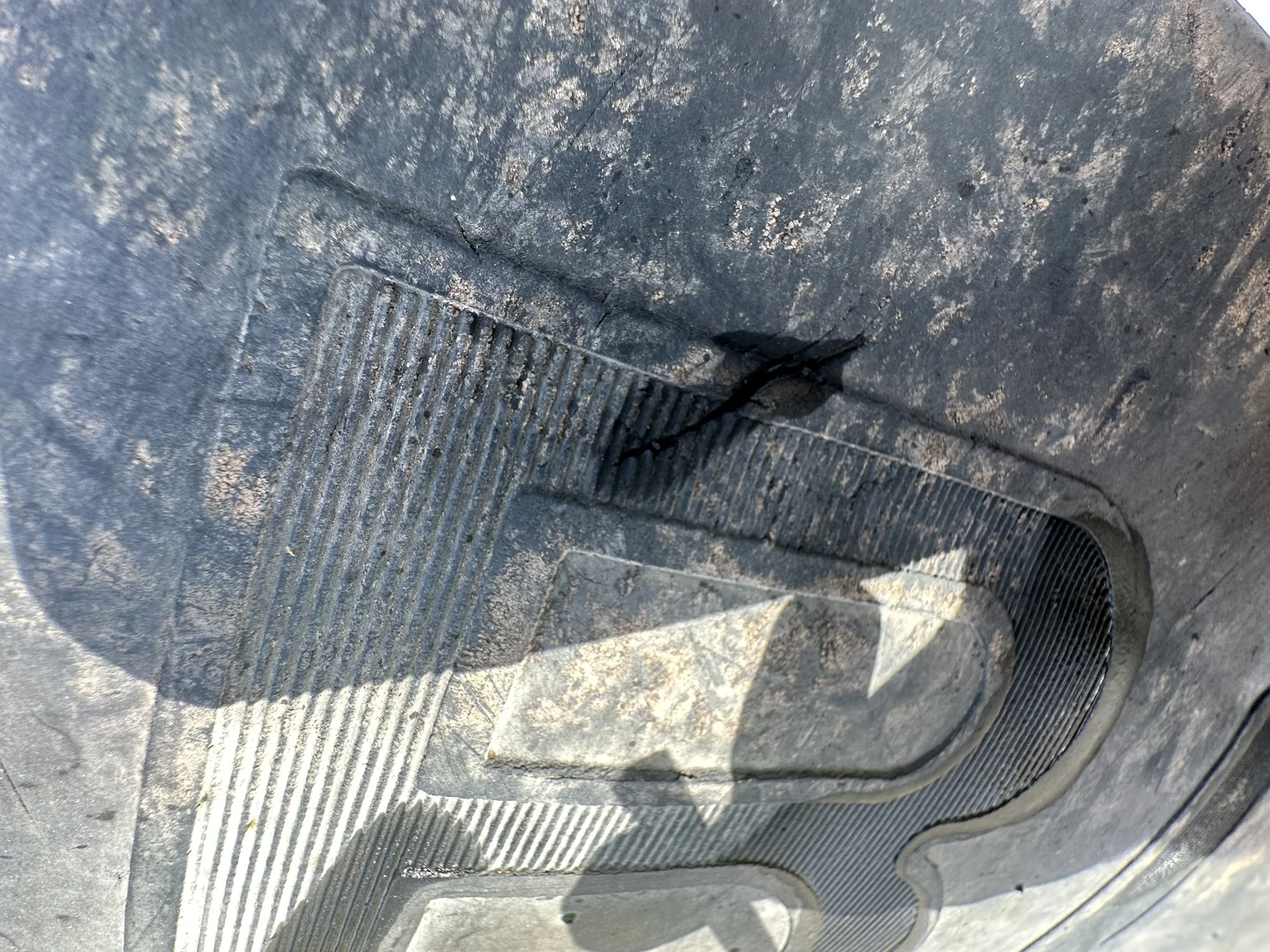 Used IF380/90R46 Firestone Radial 9000 R-1W 159B TL 75% on a 13 x 46 JD Yellow 12 Bolt Sprayer image 5
