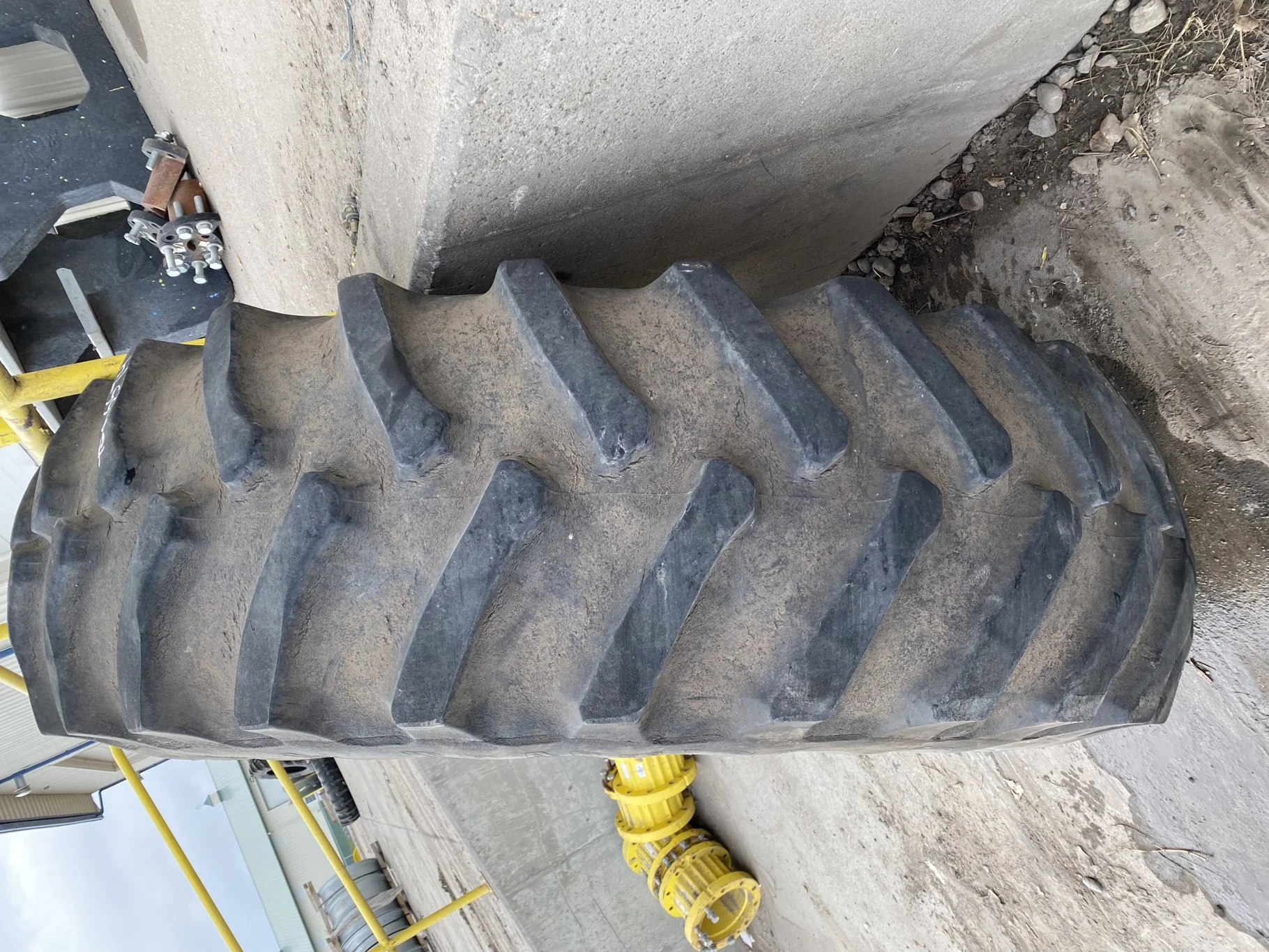 Used 520/85R42 Firestone RAT R1W 157B TL 75% on 18 x 42 JD 10-13-11 Inside Dolly Dual image 3