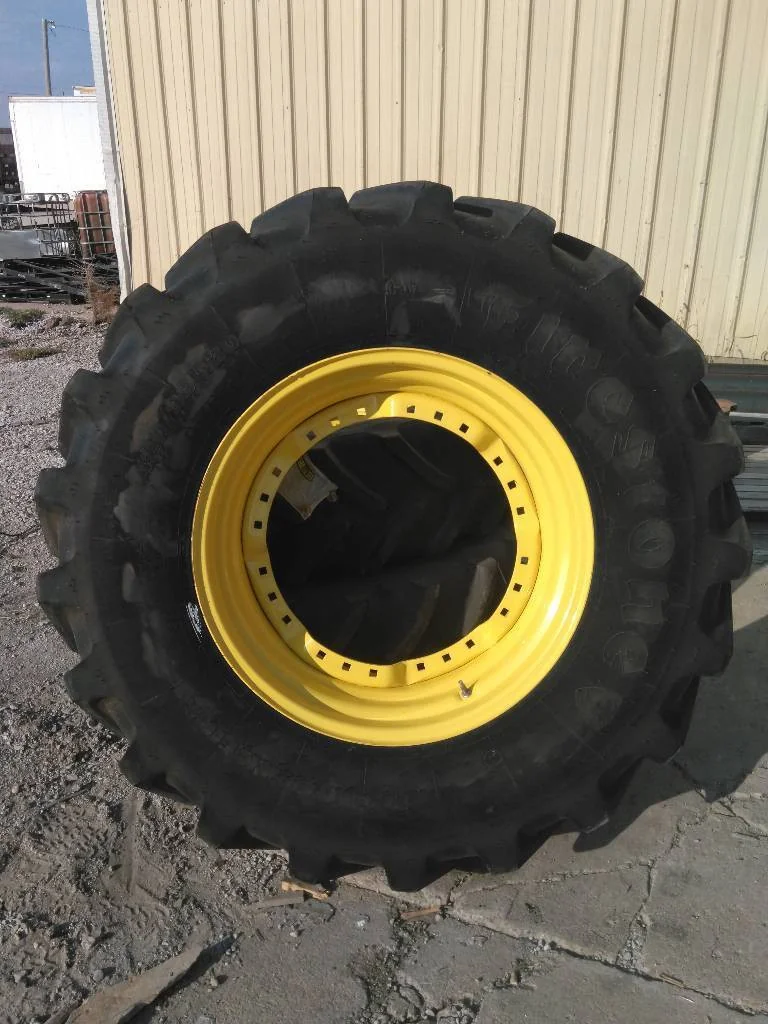 Used 420/90R30 145D Firestone Maxi Traction TL R-1W 80-85% On 15 x 30 24-23.250 Waffle 3 Bolt