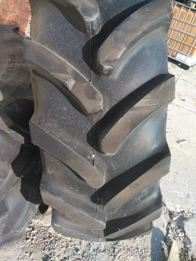 Used 420/90R30 145D Firestone Maxi Traction TL R-1W 80-85% On 15 x 30 24-23.250 Waffle 3 Bolt image 2