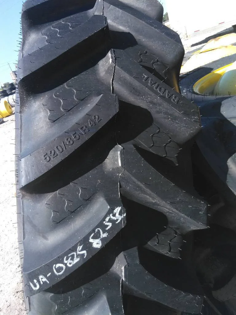 Take-Off 520/85R42 168D BKT Agri Max Teris TL R-1W 95-100% On 18 x 42 10-13.19-11.07 JD Dolly Dual image 3