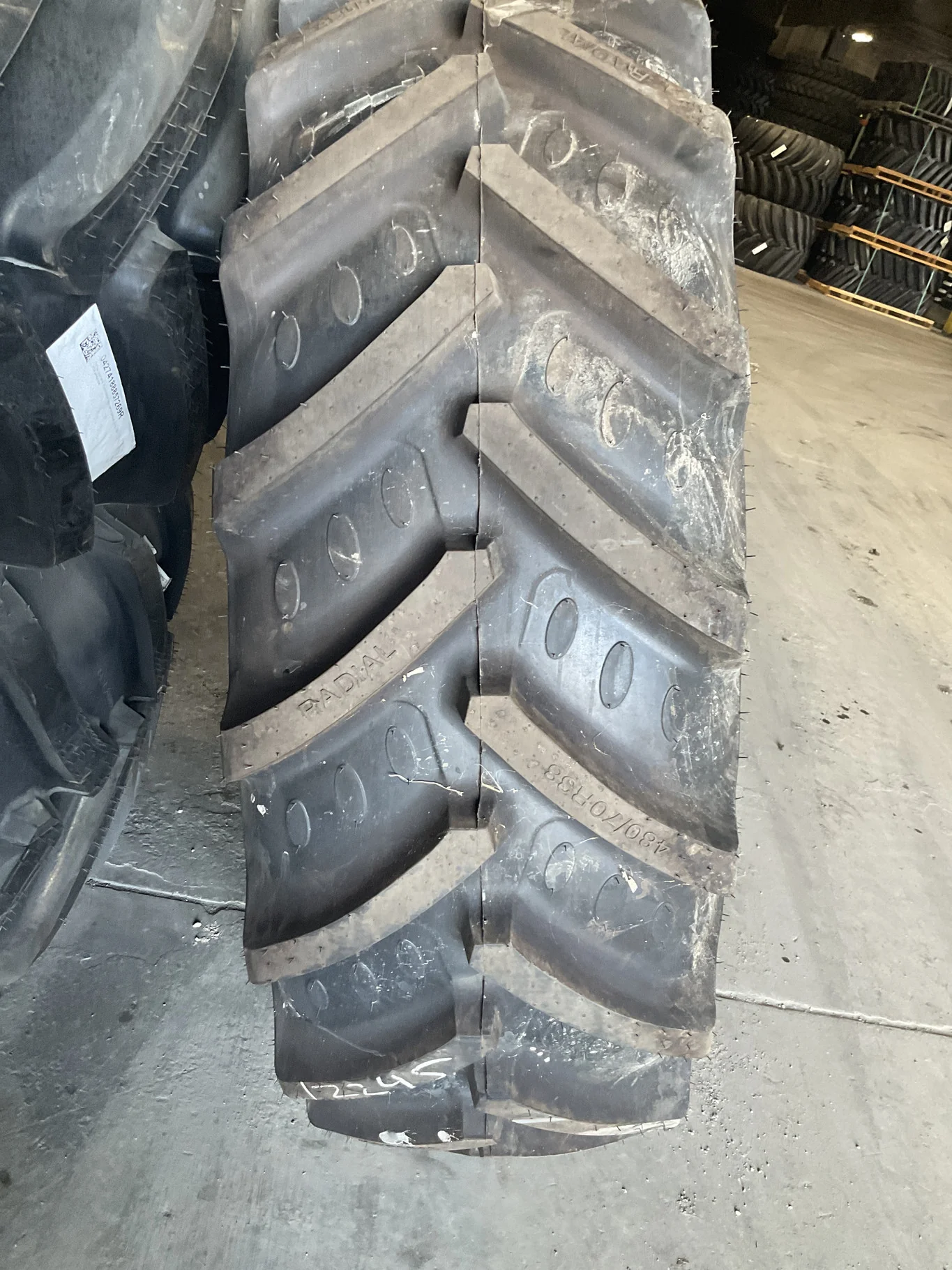 Take-Off 480/70R38 145D BKT AgriMax RT765 TL R-1W 95-100% On 15 x 38 8-8-6 3.375"BS Silver Waffle image 3
