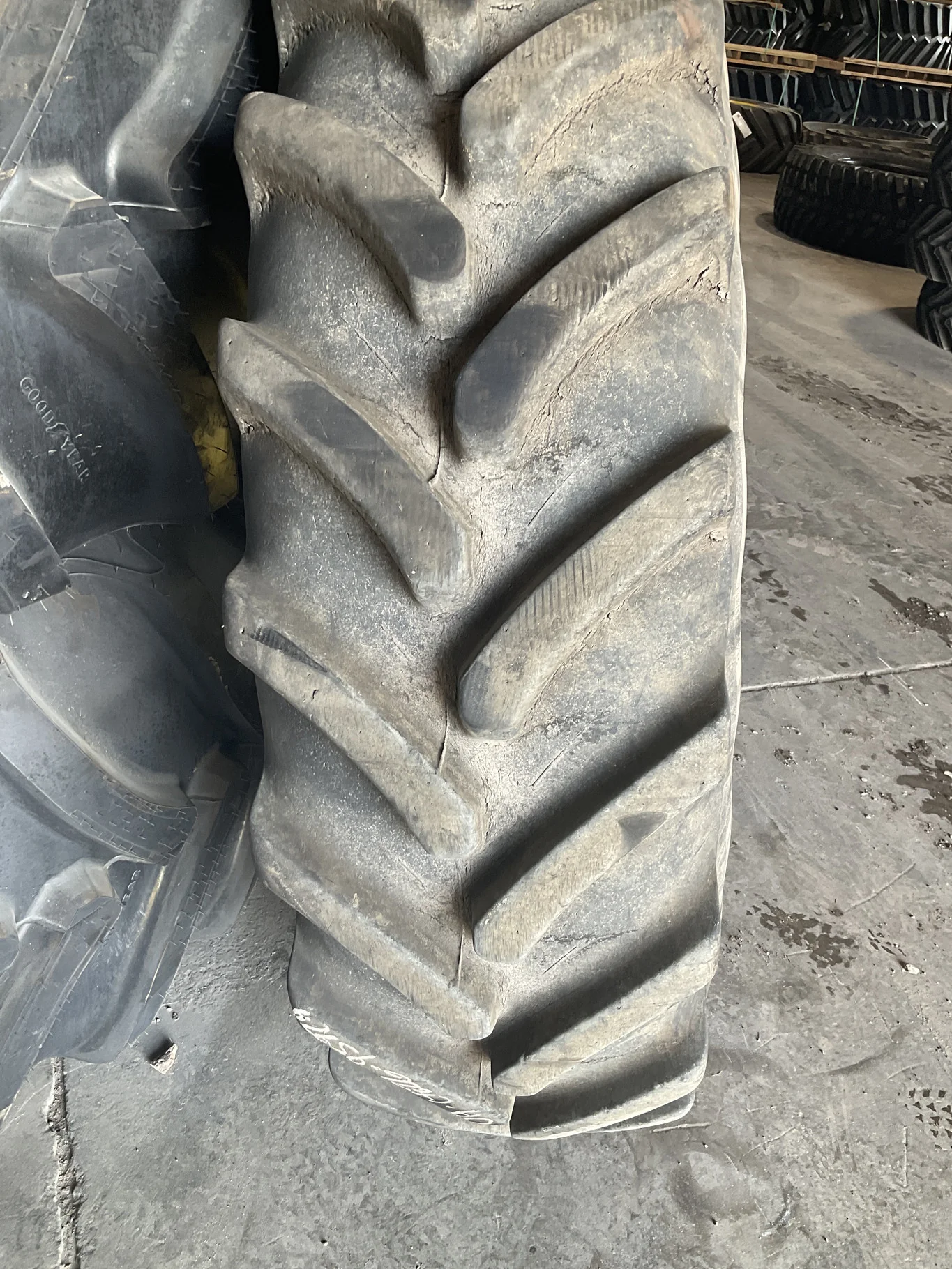 Used 420/85R34 147D Firestone MaxiTraction Tl R-1W 80-85% On 15 x 34 10-13.19-11.07 12.875"BS Yellow image 3