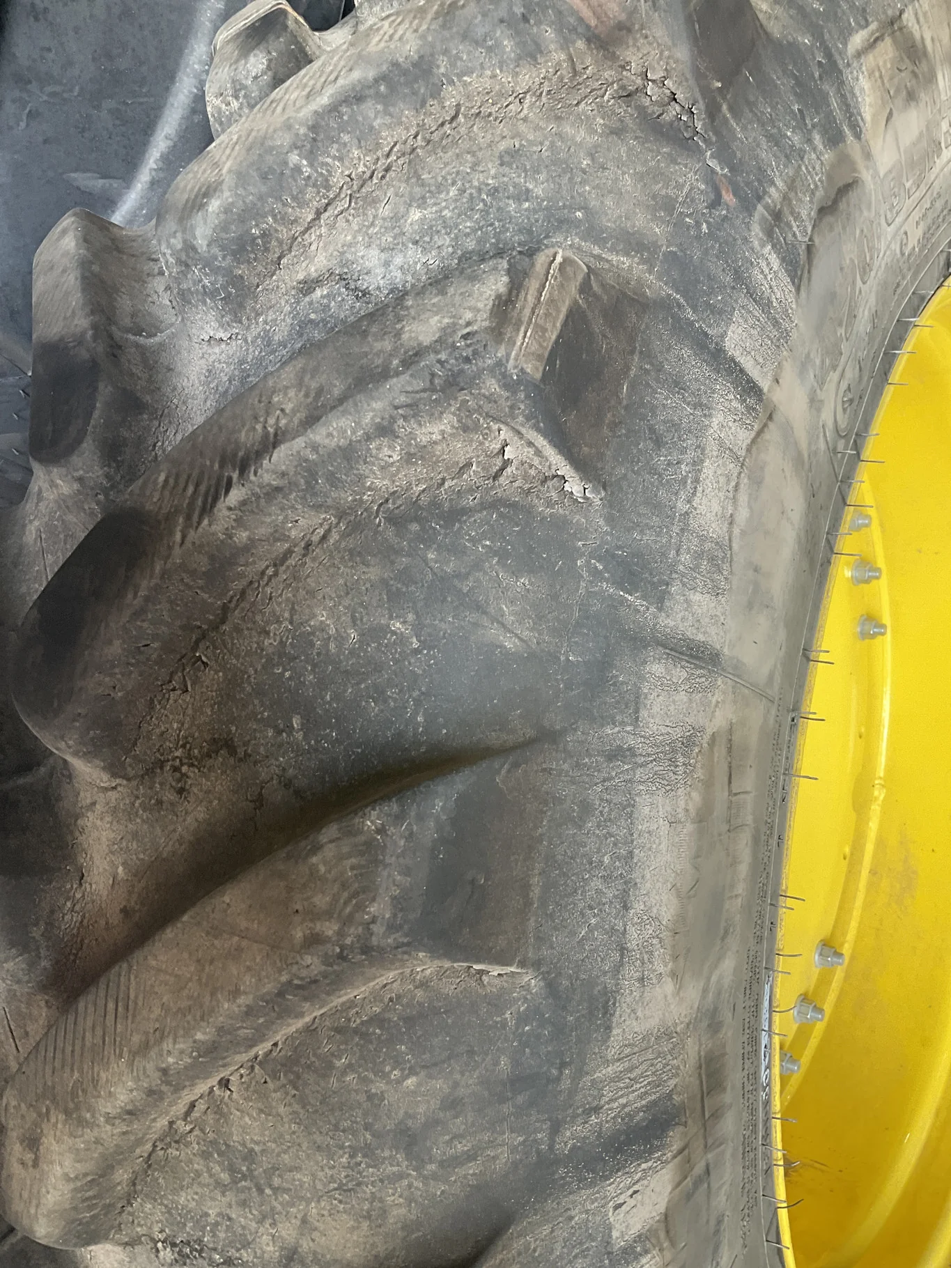 Used 420/85R34 147D Firestone MaxiTraction Tl R-1W 80-85% On 15 x 34 10-13.19-11.07 12.875"BS Yellow image 5