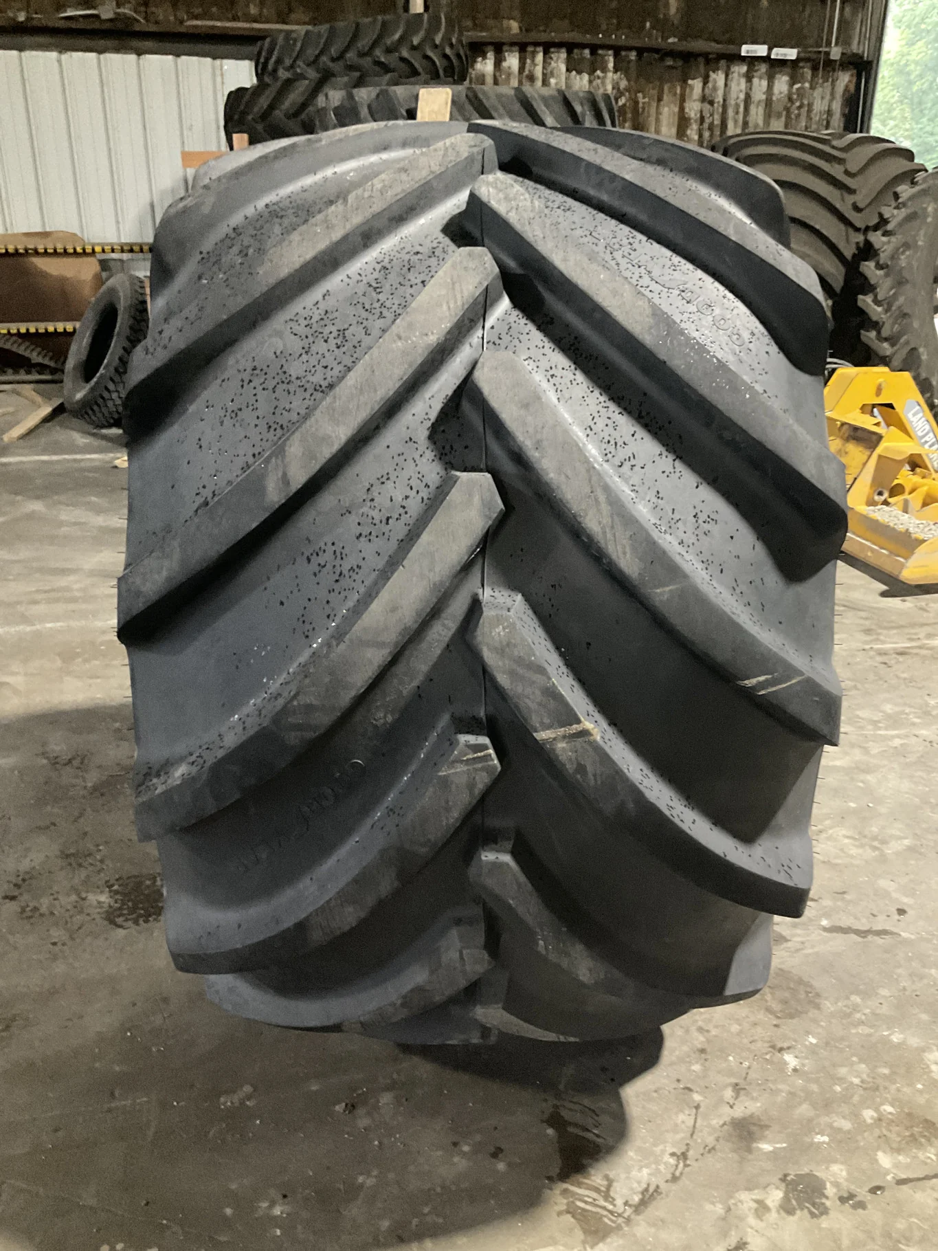 Used LSW1000/45R32 184D Goodyear Optitrac TL R-1W 95-100% On 32 x 36 12-19.685-17.651 9.375"BS image 3