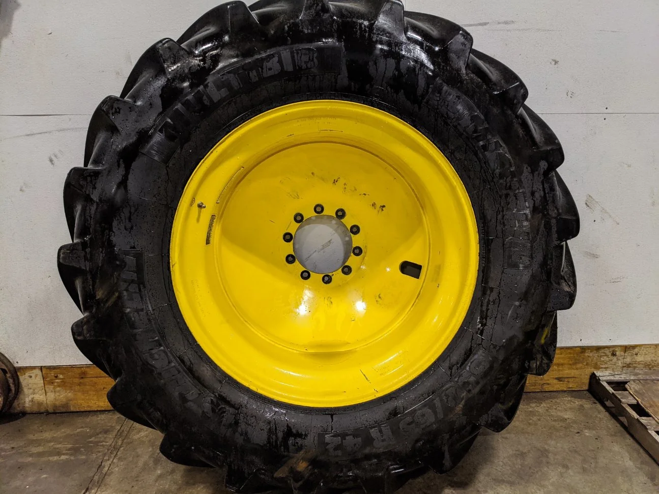 Used 650/65R42 Michelin MachXBib (173A8/B) TL 90% on 18 x 42 10-13.18.11.09 JD Y Dolly