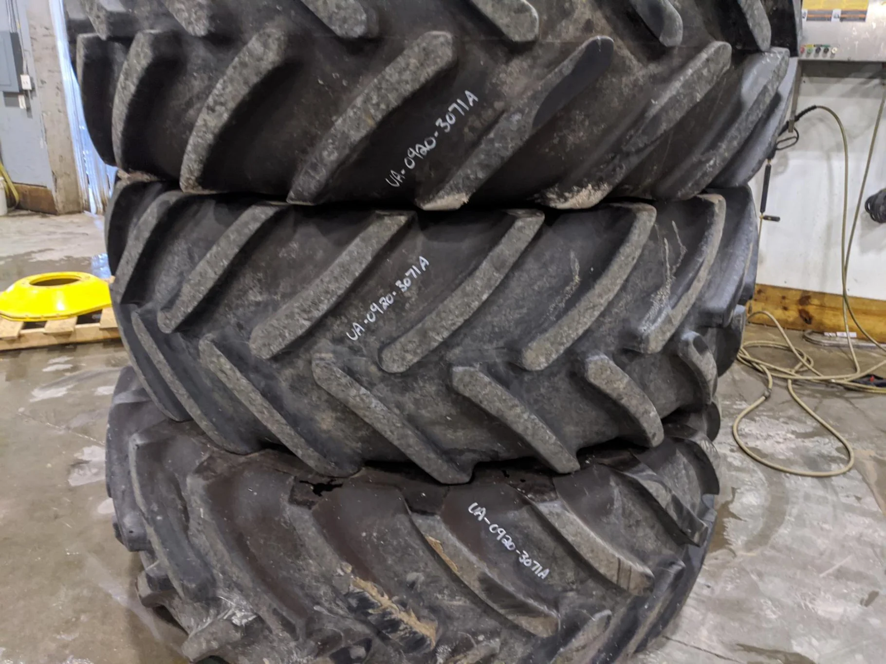 Used 650/65R42 Michelin MachXBib (173A8/B) TL 90% on 18 x 42 10-13.18.11.09 JD Y Dolly image 5