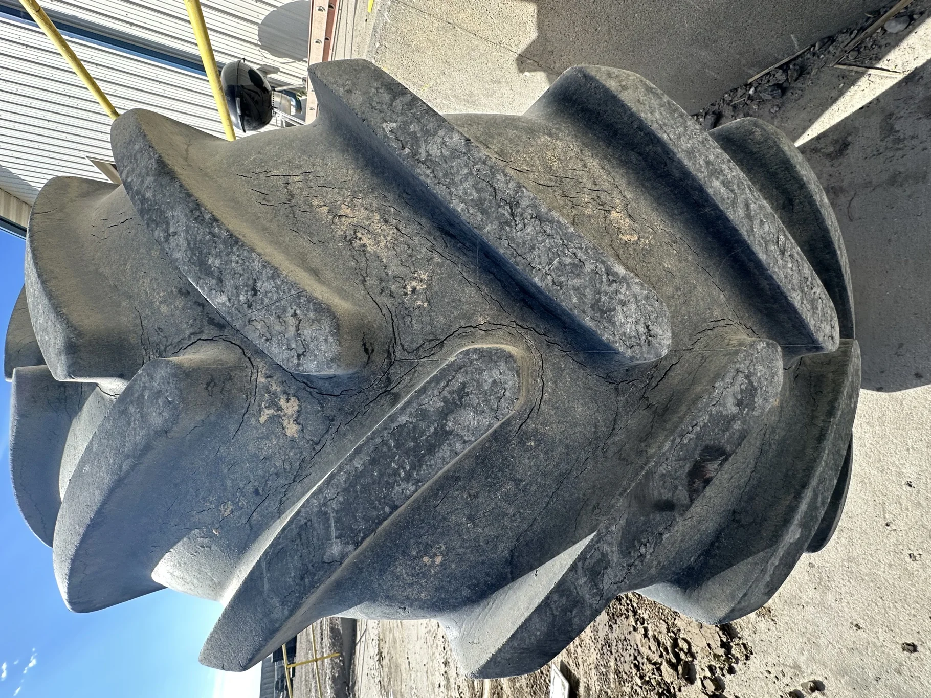 Used 650/65R38 Michelin MultiBib R-1W 157D TL 75% on a 18 x 38 JD Yellow 12 Bolt (.937) Stub D image 4