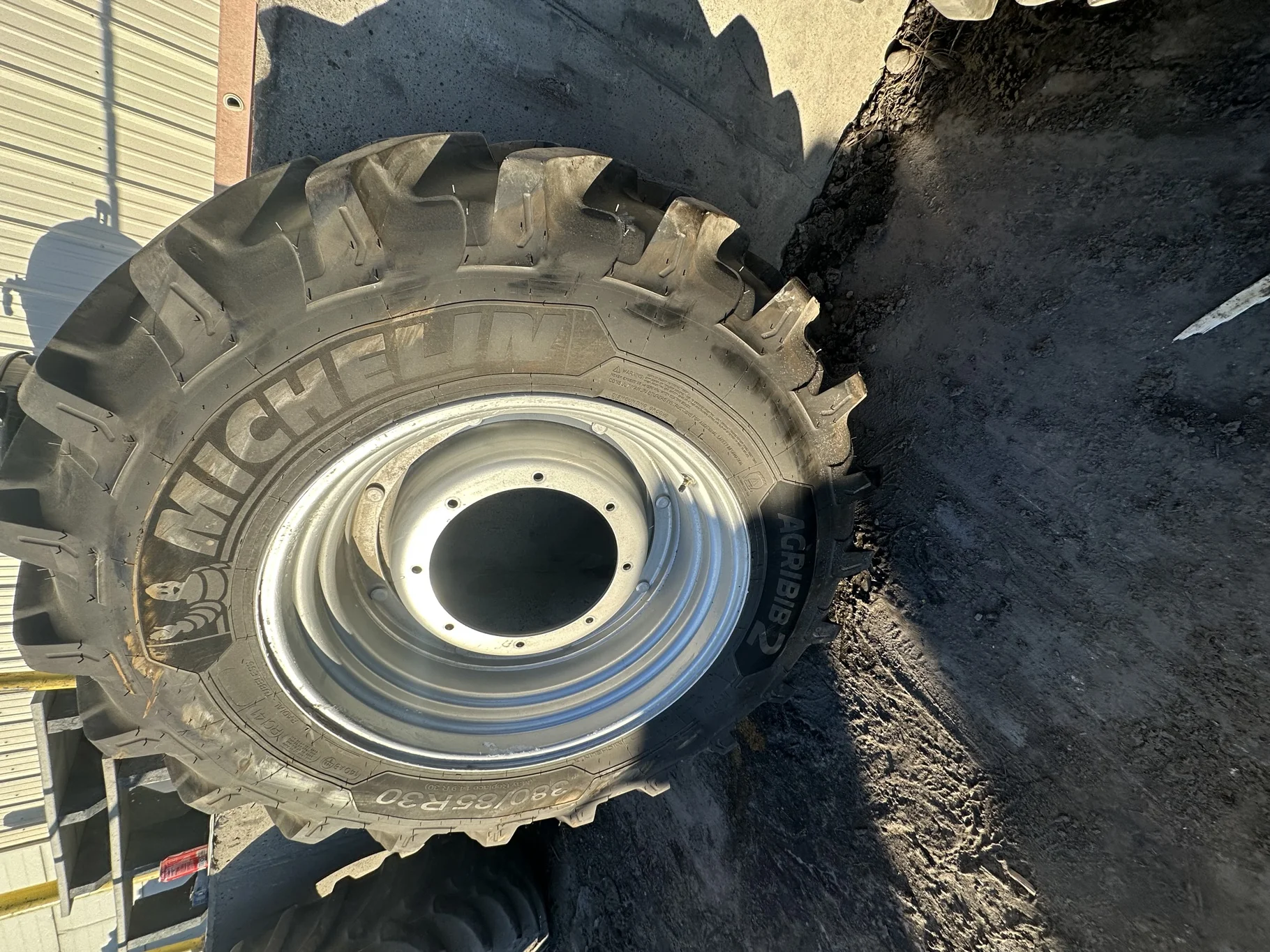 Used 380/85R30 140A8/140B Michelin AgriBib 2 R-1W  TL 98% On 12 X 30 8-15.875-14.25 Waffle Wheel
