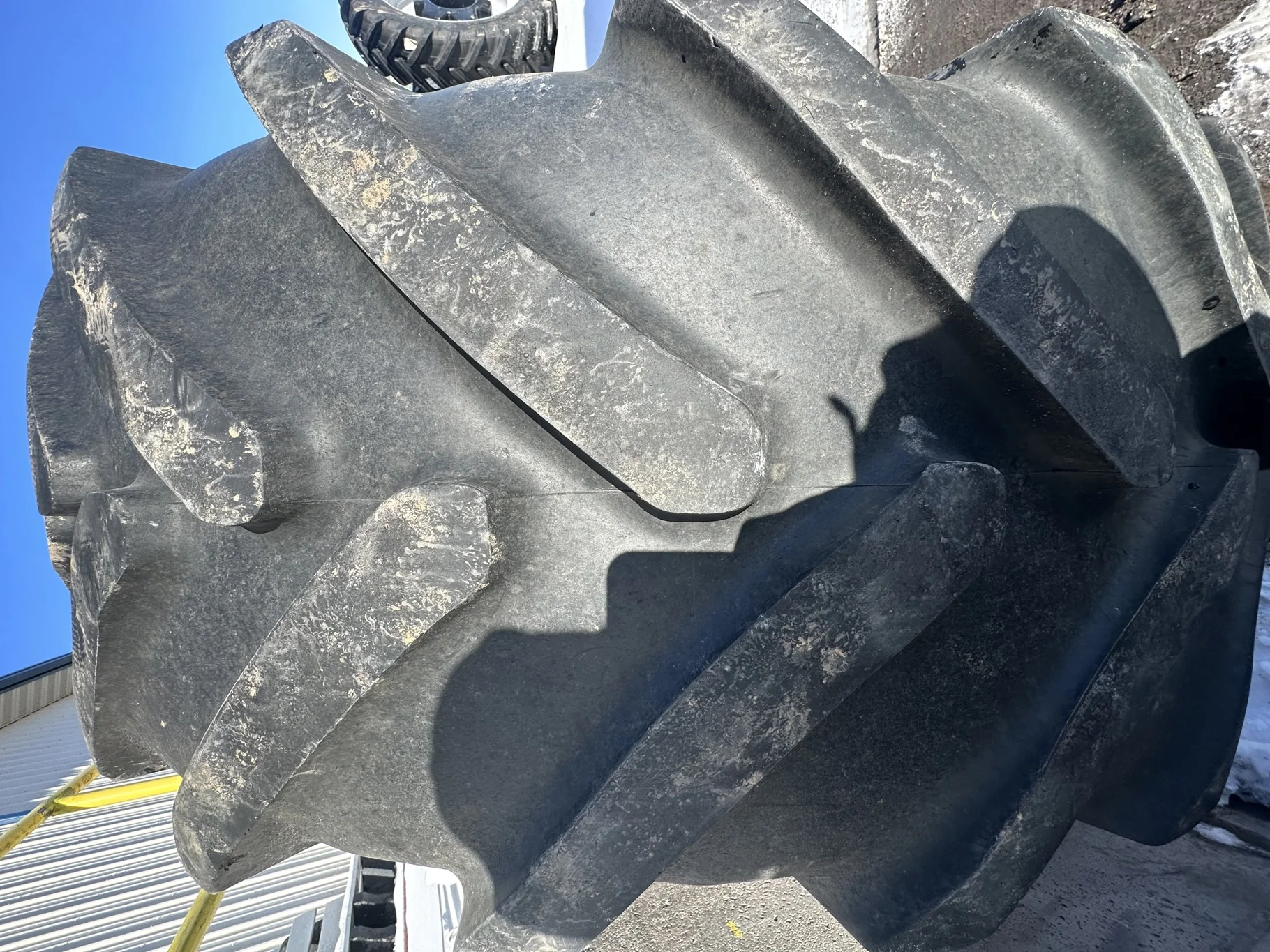 Used 650/65R38 Michelin MultiBib R1-W (157D) TL 60% On A 20 x 38 Fendt Red 10 Bolt Dual  (Stubble image 4