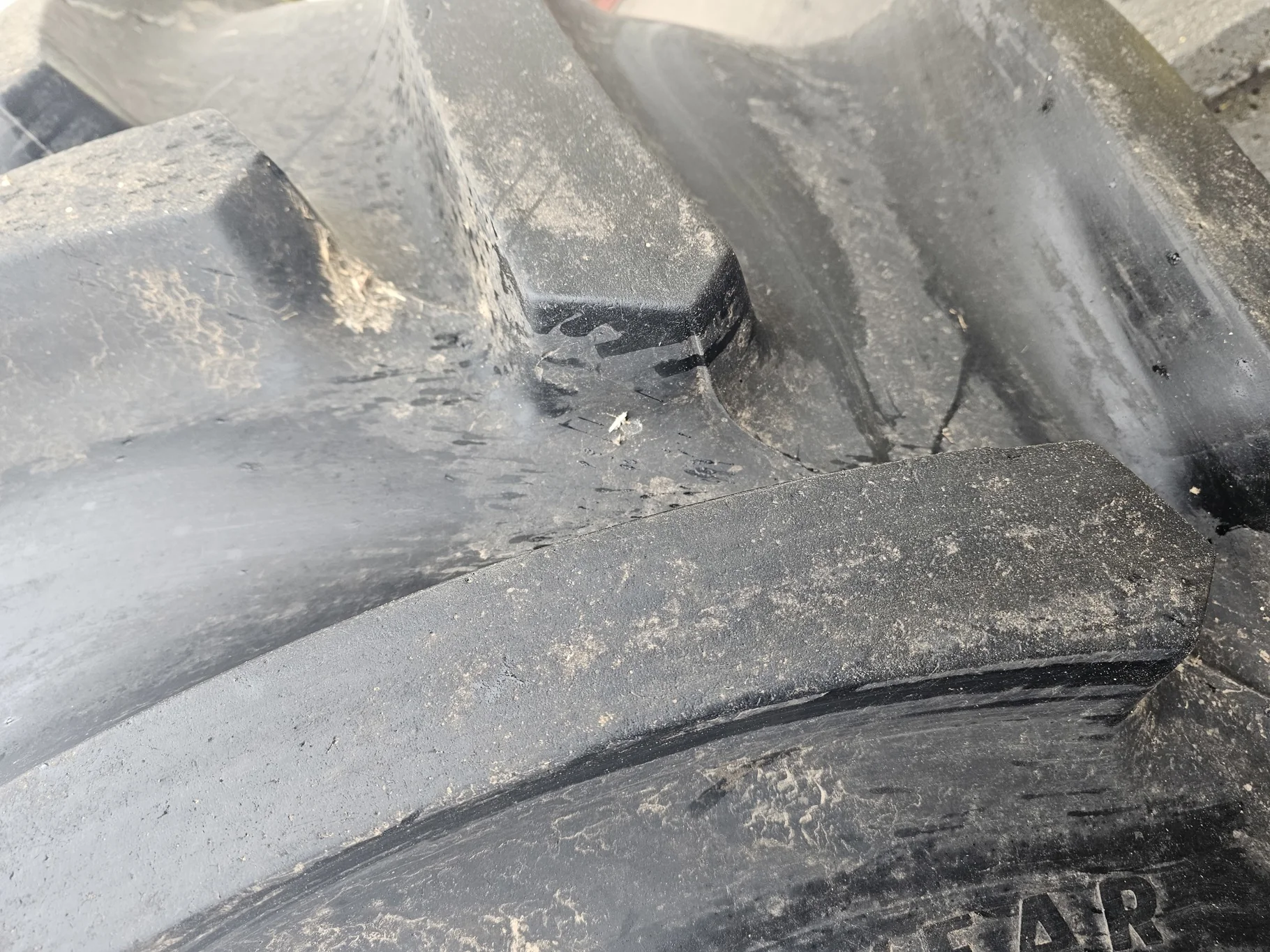 Used 650/85R38 Goodyear Optitrac 173B R-1W TL 85% on a 23 x 38 JD 10 Bolt Outside Dolly Dual Wheel image 4