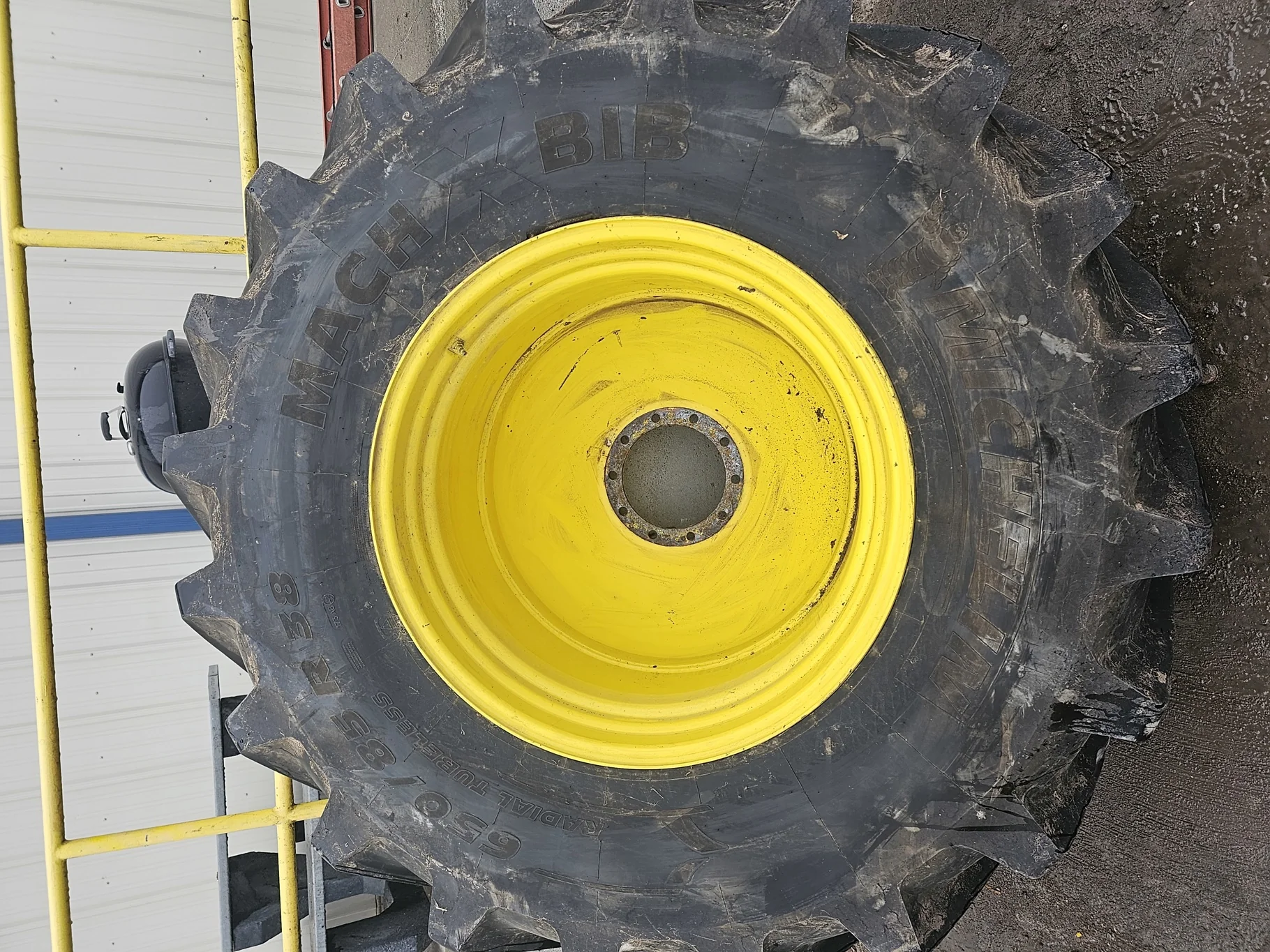 Used 650/85R38 MIchelin Mach X Bib 173B R-1W TL 95% on 23 x 38 JD 10 Bolt Inside DD Wheel - image 2