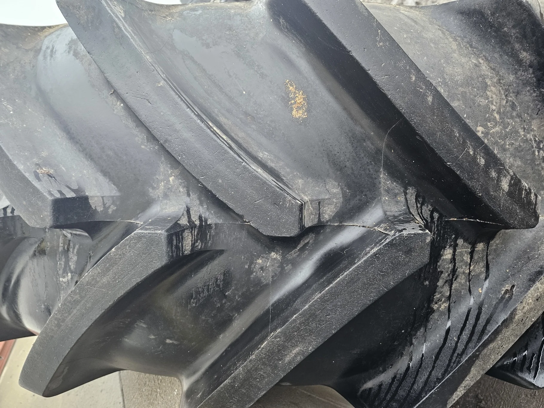 Used 650/85R38 MIchelin Mach X Bib 173B R-1W TL 95% on 23 x 38 JD 10 Bolt Inside DD Wheel - image 3