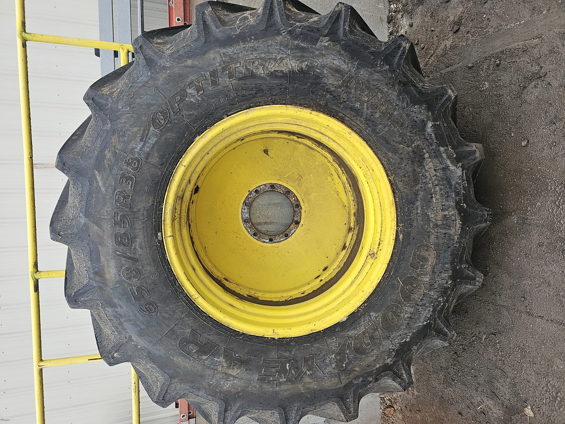 Used 650/85R38 Goodyear Optitrac (173A8/B) R-1W 90% on 23 x 38 10-13-11 JDY DD Wheel image 2