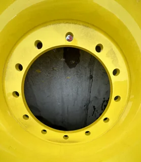 Take-Off LSW 650/70R46 Goodyear Optitrac (181D) TL mounted JD Yellow (12-15.748) 600 Series Sprayer image 2