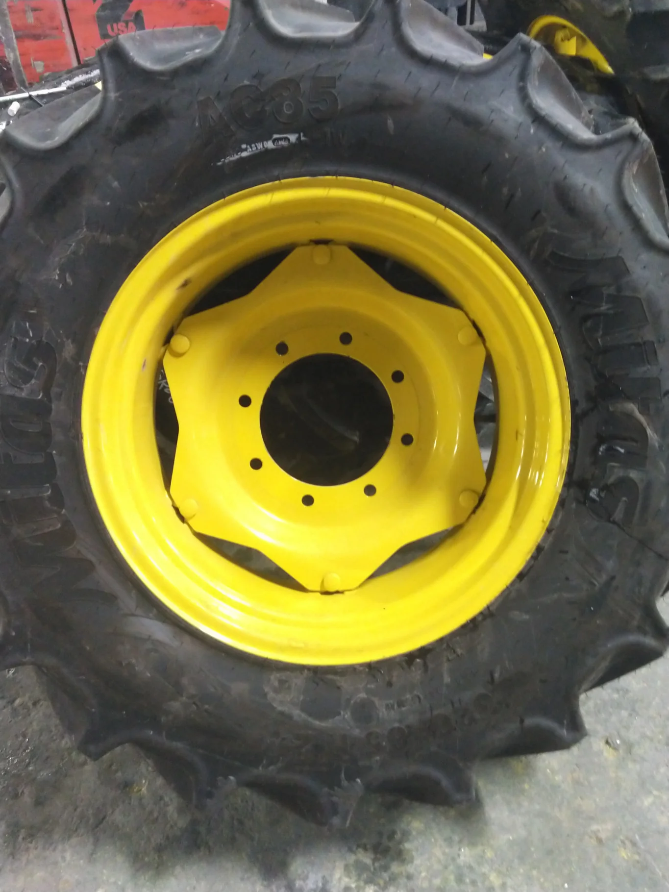 Take-Off 320/85R24 122B Mitas AC85 TL R-1W 95-100% On 10 x 24 8-10.82-8.78 6 Clamp With Disc