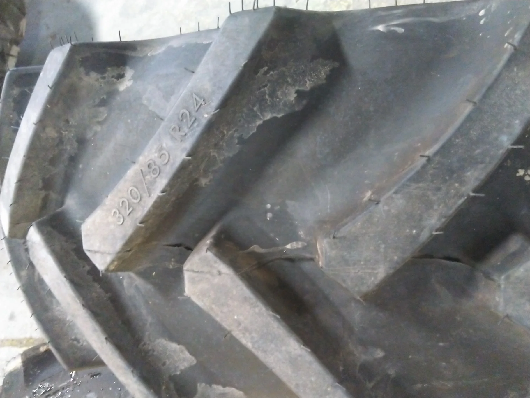 Take-Off 320/85R24 122B Mitas AC85 TL R-1W 95-100% On 10 x 24 8-10.82-8.78 6 Clamp With Disc image 3