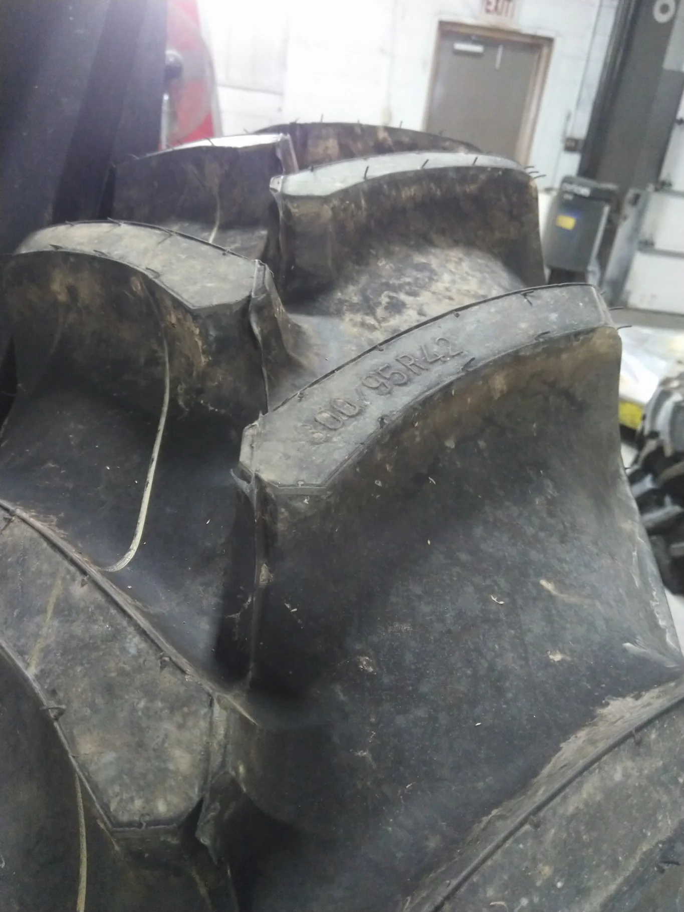 Take-Off 300/95R42 144B Mitas AC90 TL R-1 95-100% On 10 x 42 8-8-6 Moveero Dual Wheel
