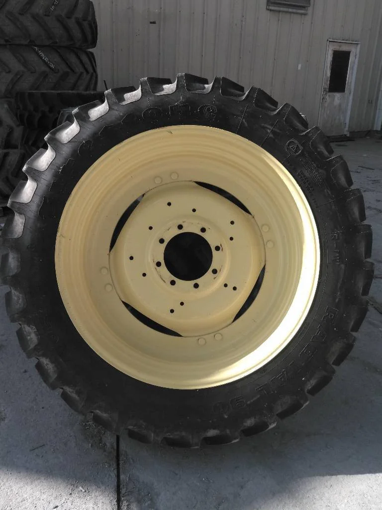 Used 320/90R42 139A8 Firestone Radial 9000 TL R-1W 85-90% On 10 x 42 8-10.82-8.78 4/2 Rail/Disc image 4