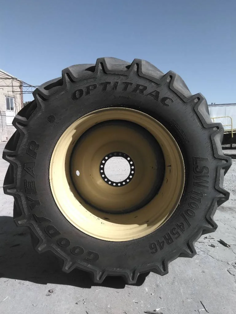 Take-Off LSW1100/45R46 201D Goodyear Optitrac TL R-1W 95-100% On 38 x 46 20-13.19.11.07 Combine