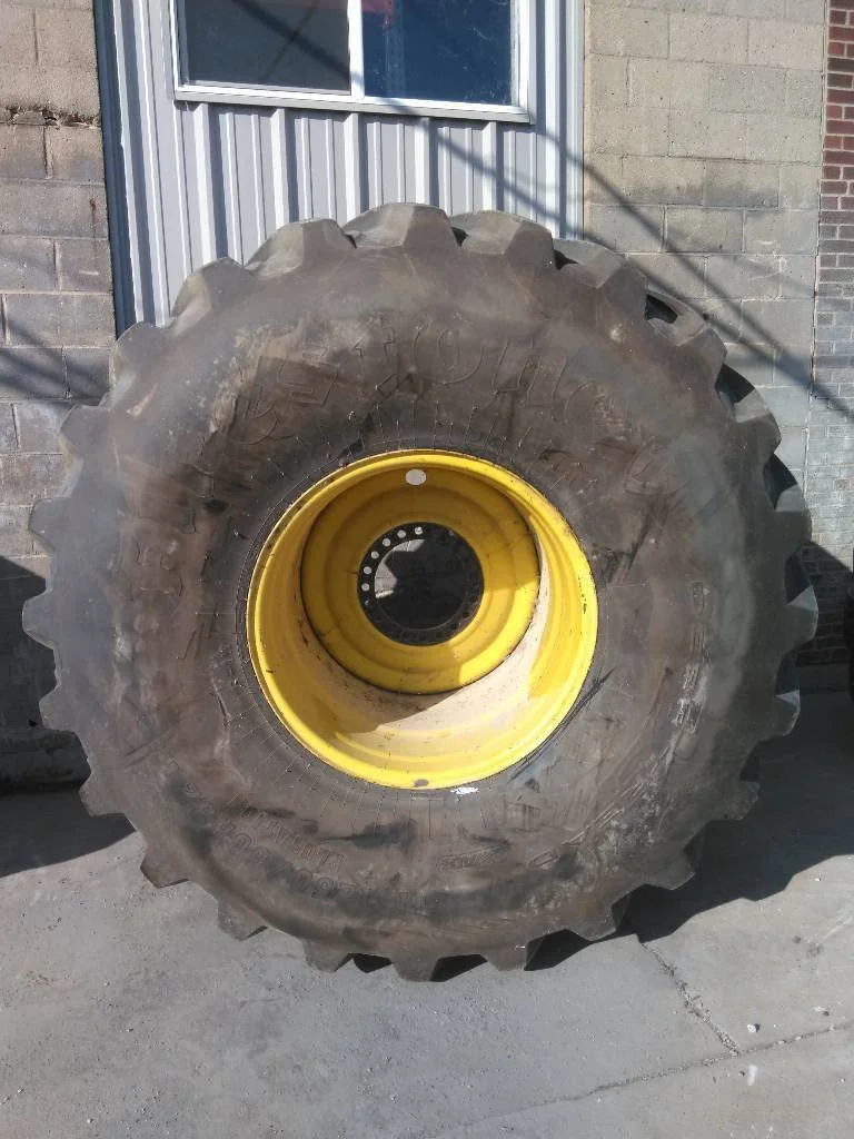 Used IF1250/50R32 201B Firestone Deep Tread 23 TL R-1W 90-95% On 32 x 44 20-13.19-11.07 Combine
