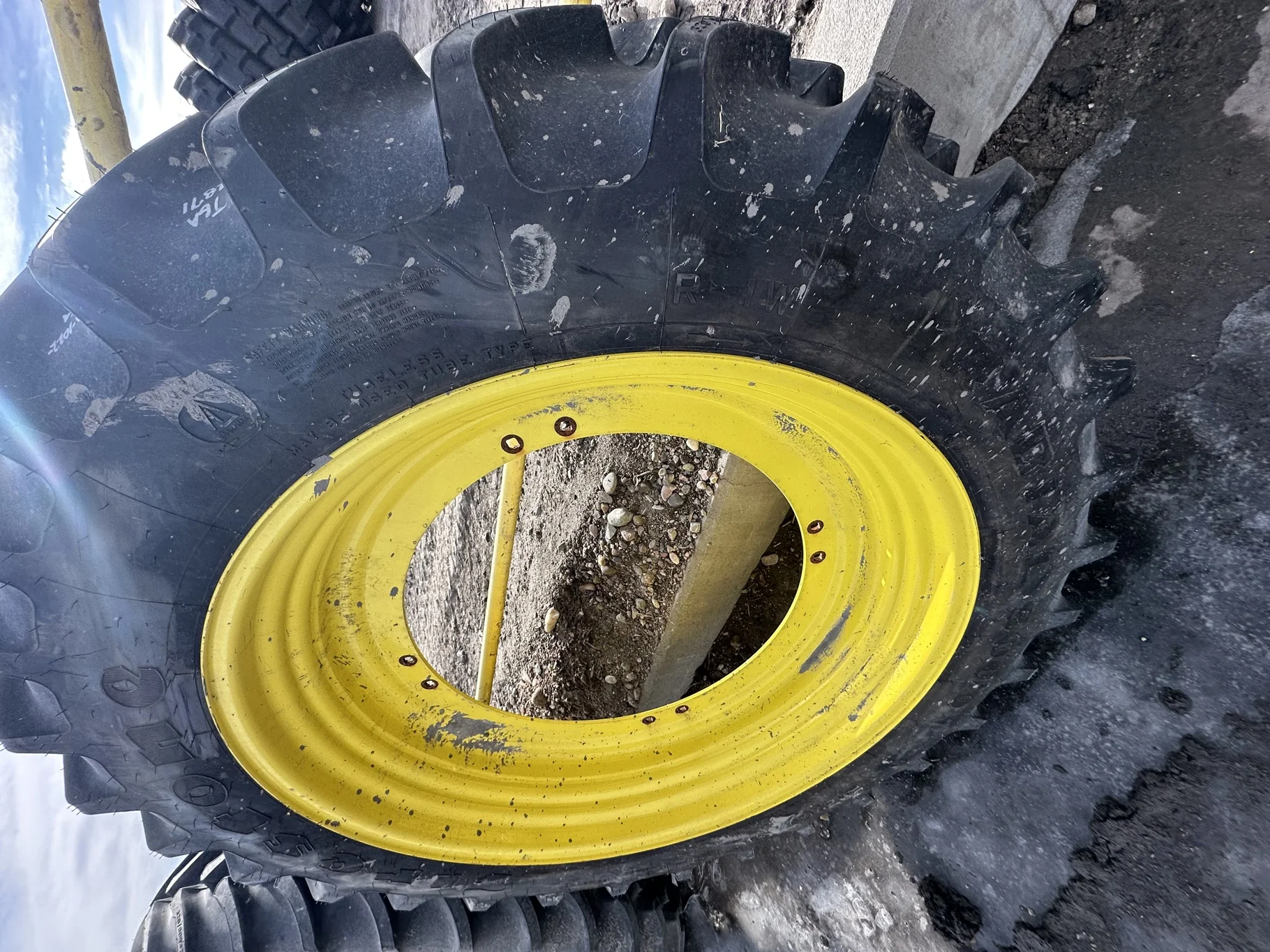 TAKE-OFF 320/90R42 Firestone Radial 9000 R-1W (139B) TL on a 10 X 42 JD Yellow GKN 4/2 Rail Wheel (