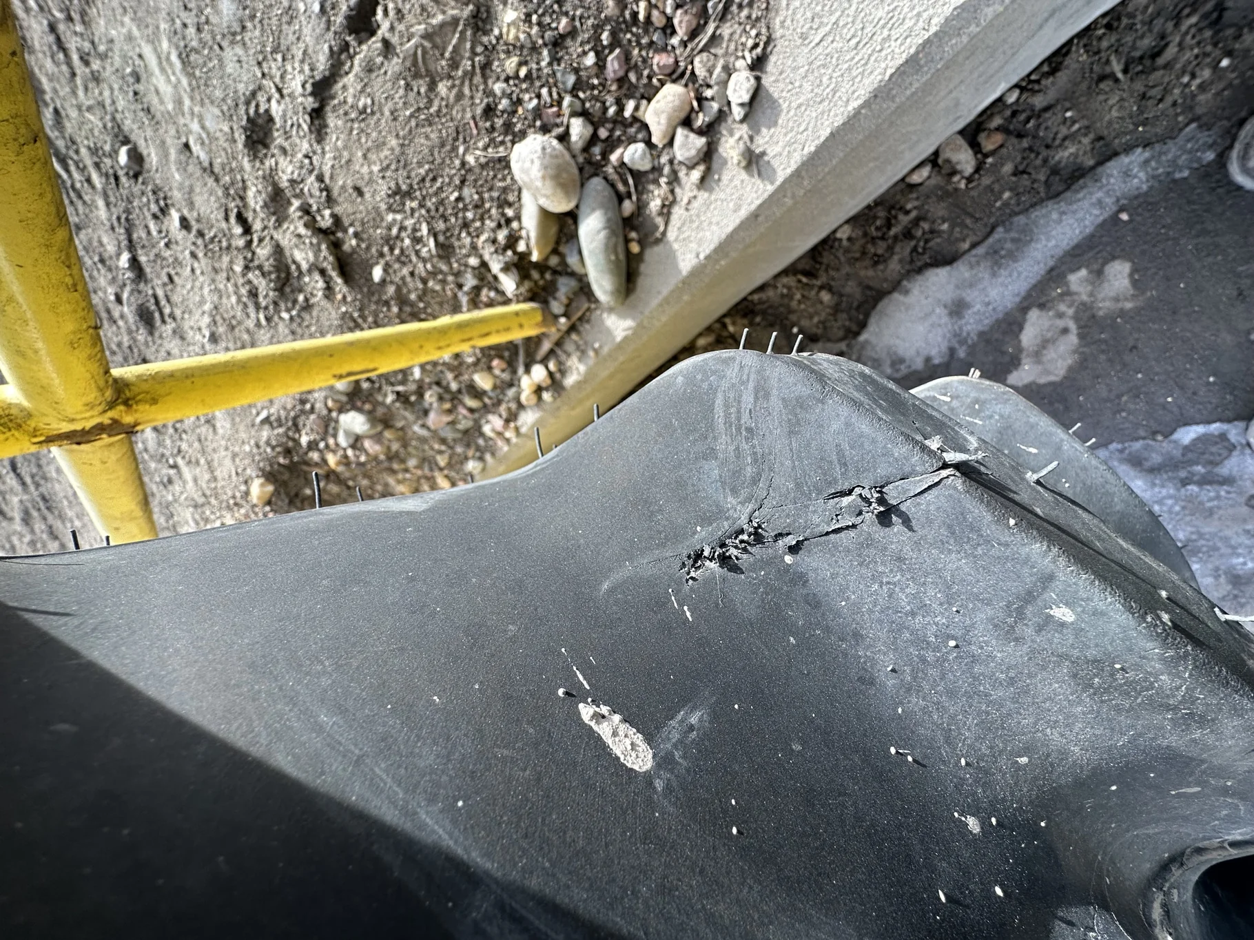 TAKE-OFF 320/90R42 Firestone Radial 9000 R-1W (139B) TL on a 10 X 42 JD Yellow GKN 4/2 Rail Wheel ( image 4