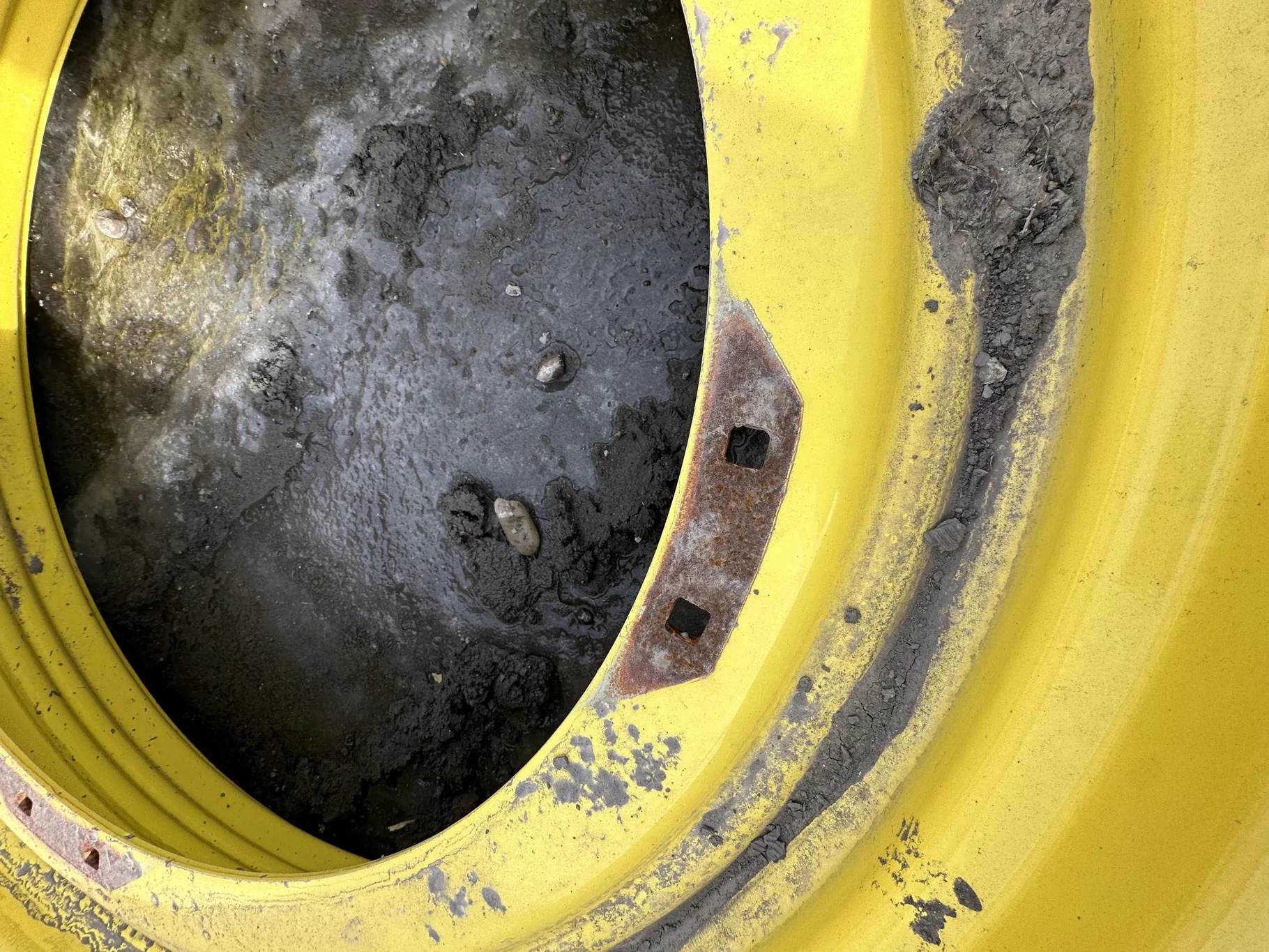 TAKE-OFF 320/90R42 Firestone Radial 9000 R-1W (139B) TL on a 10 X 42 JD Yellow GKN 4/2 Rail Wheel ( image 7
