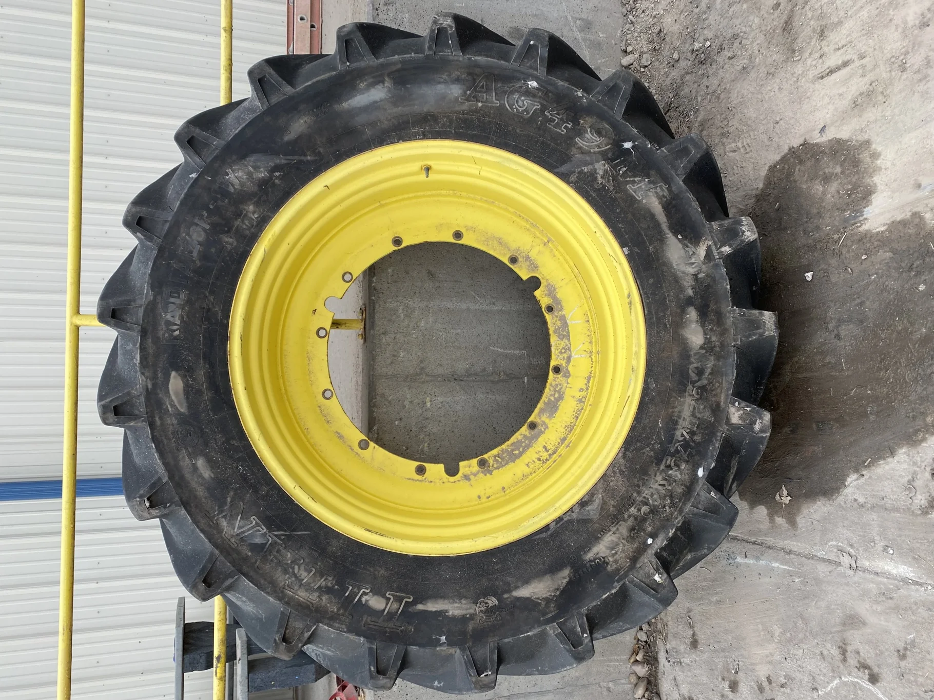 Used 620/70R46 Titan AG49M R-1W (162A8/B) TL 90% on 20 X 46 12-32.047-30.17 JDY Sprayer Stub