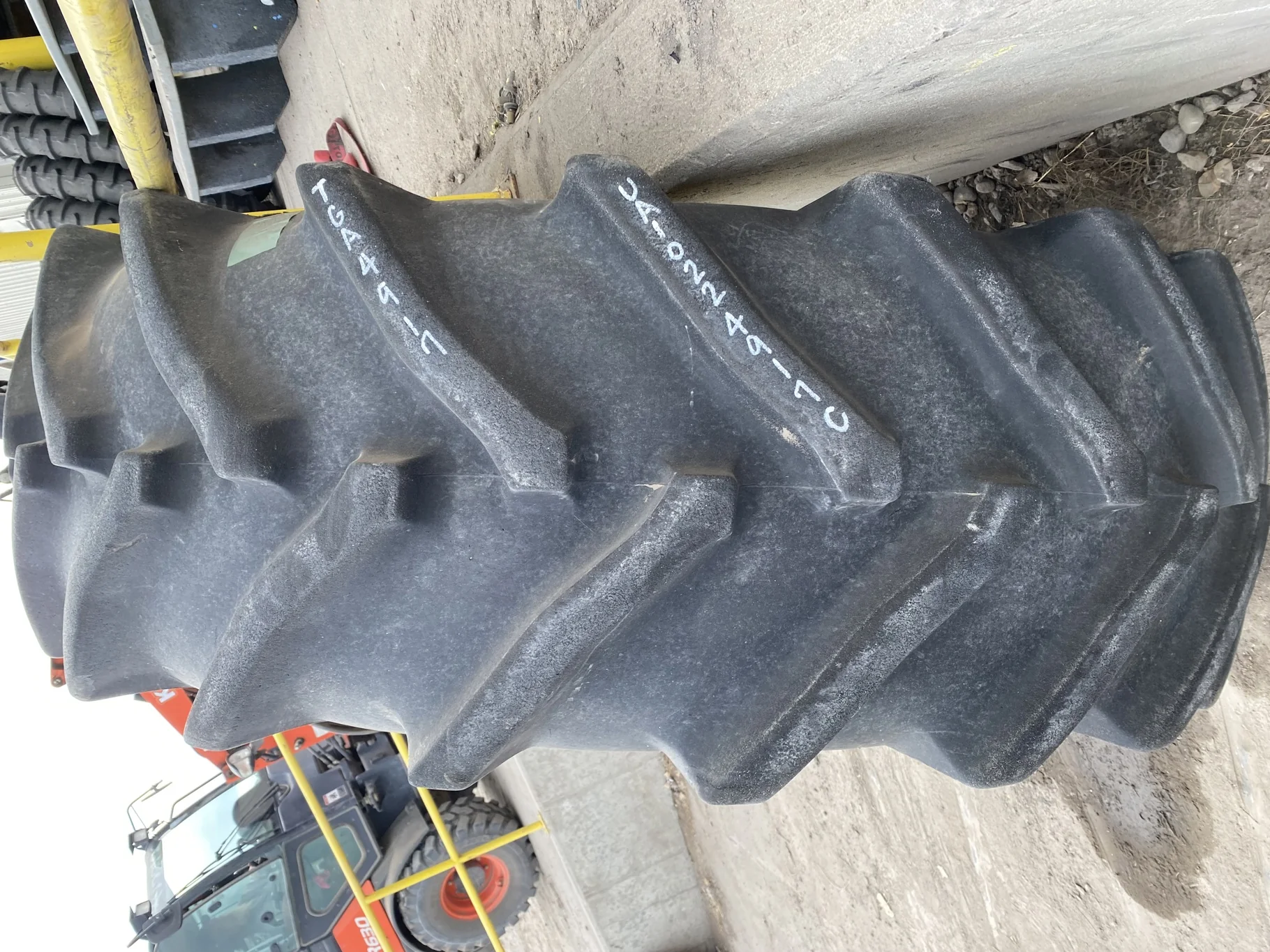 Used 620/70R46 Titan AG49M R-1W (162A8/B) TL 90% on 20 X 46 12-32.047-30.17 JDY Sprayer Stub image 3