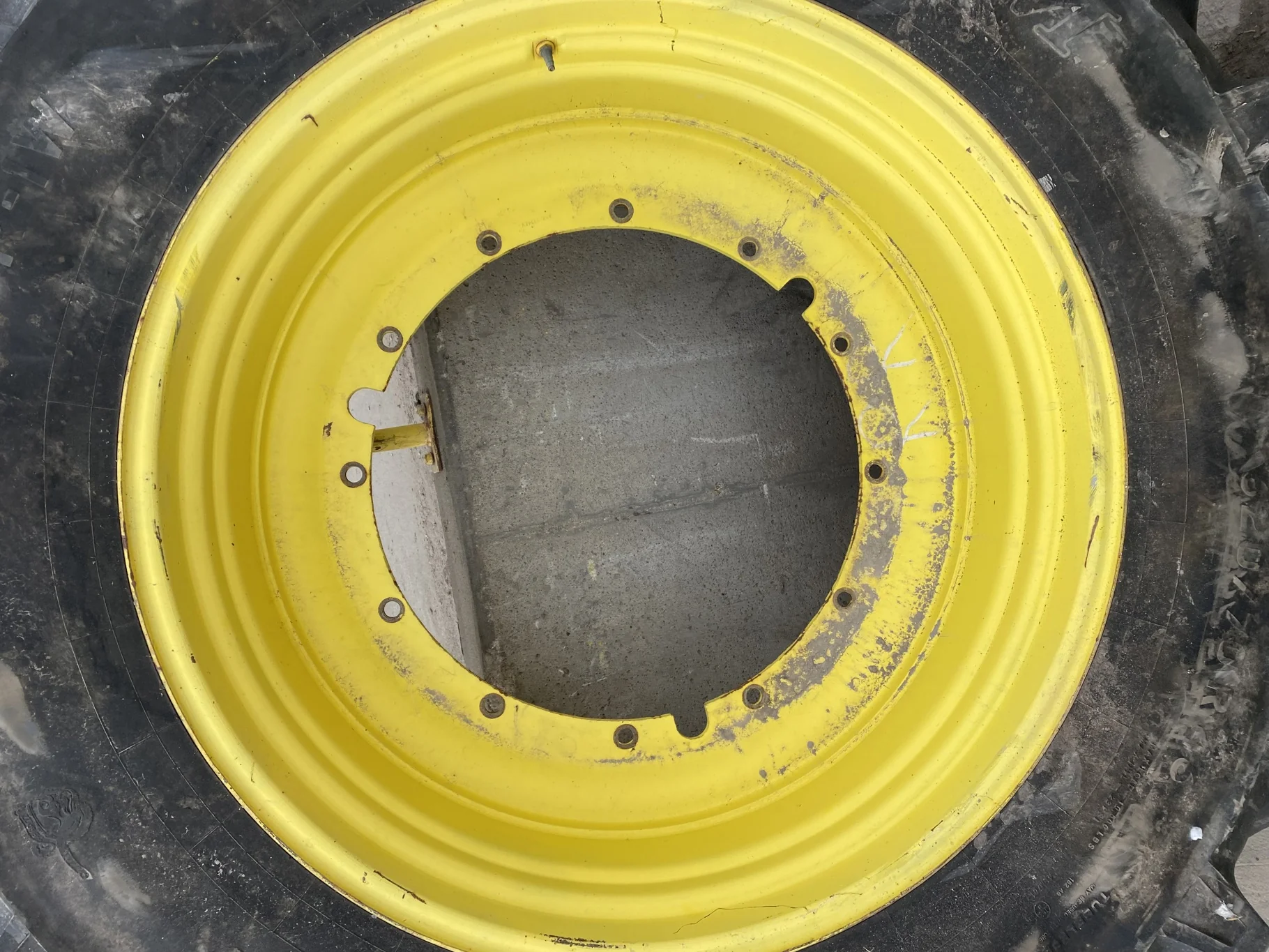 Used 620/70R46 Titan AG49M R-1W (162A8/B) TL 90% on 20 X 46 12-32.047-30.17 JDY Sprayer Stub image 5